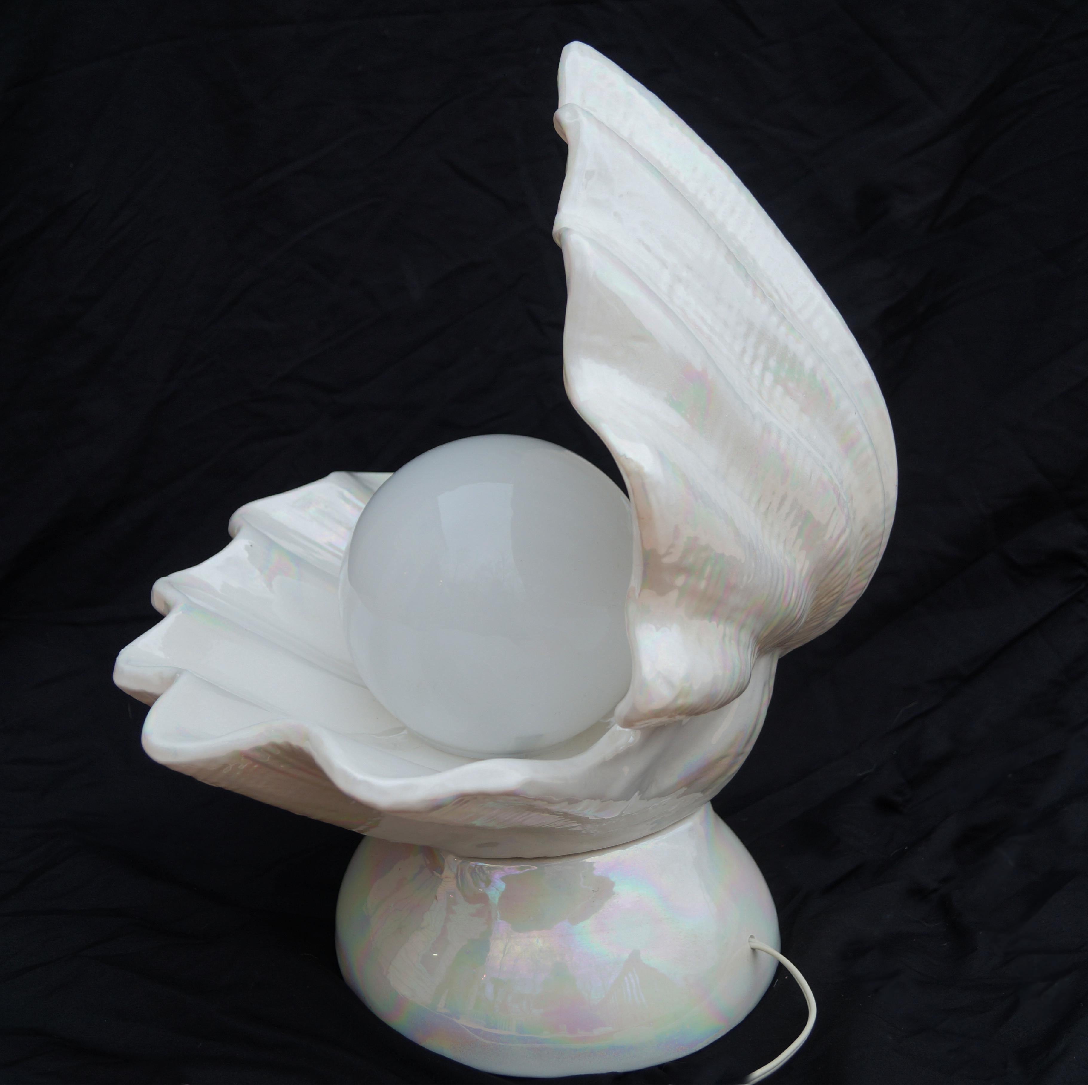Vintage Porcelain Opalascent Clam Shell with Pearl Shaped Globe Lamp 2
