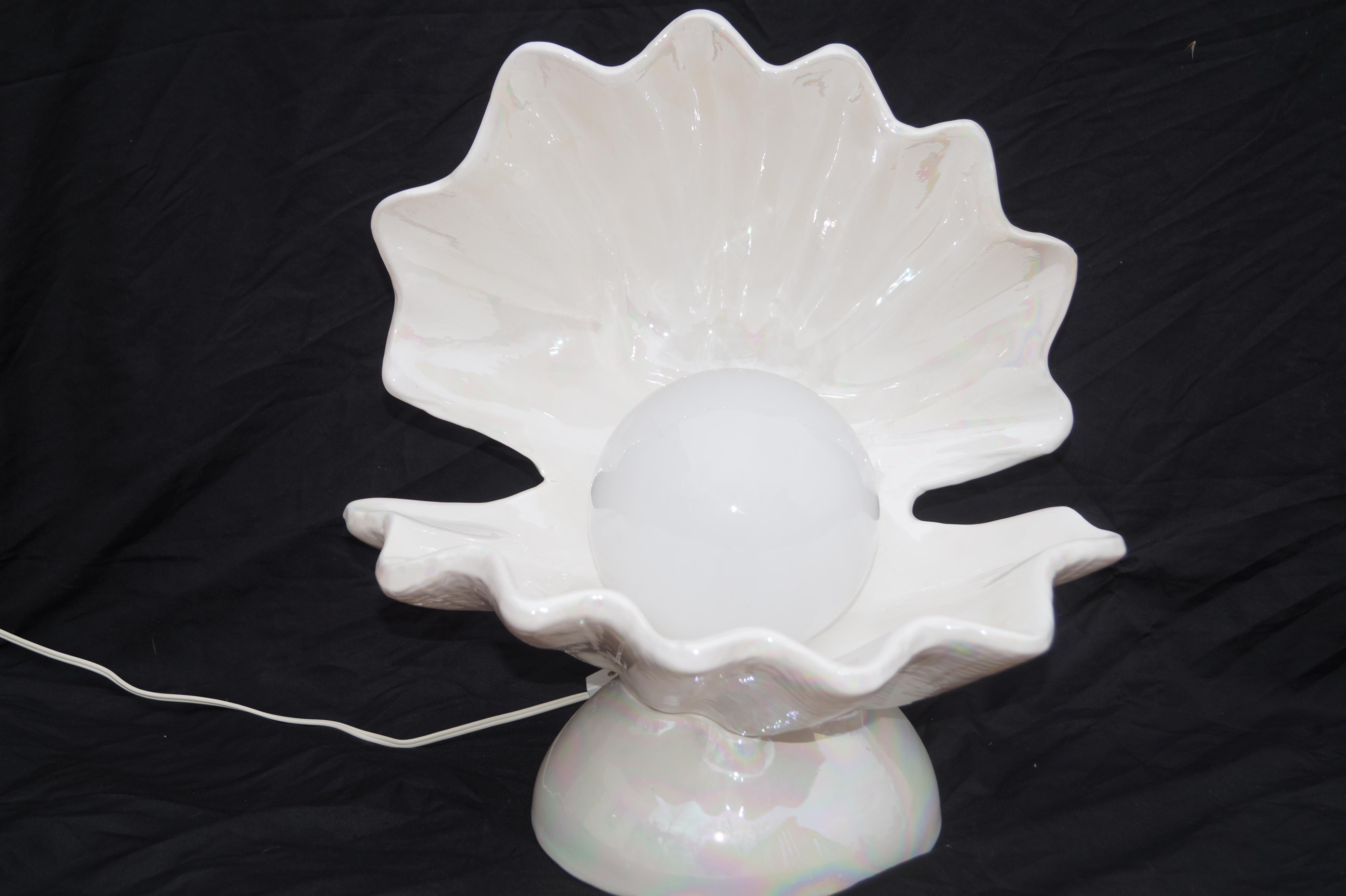 Vintage Porcelain Opalascent Clam Shell with Pearl Shaped Globe Lamp 3