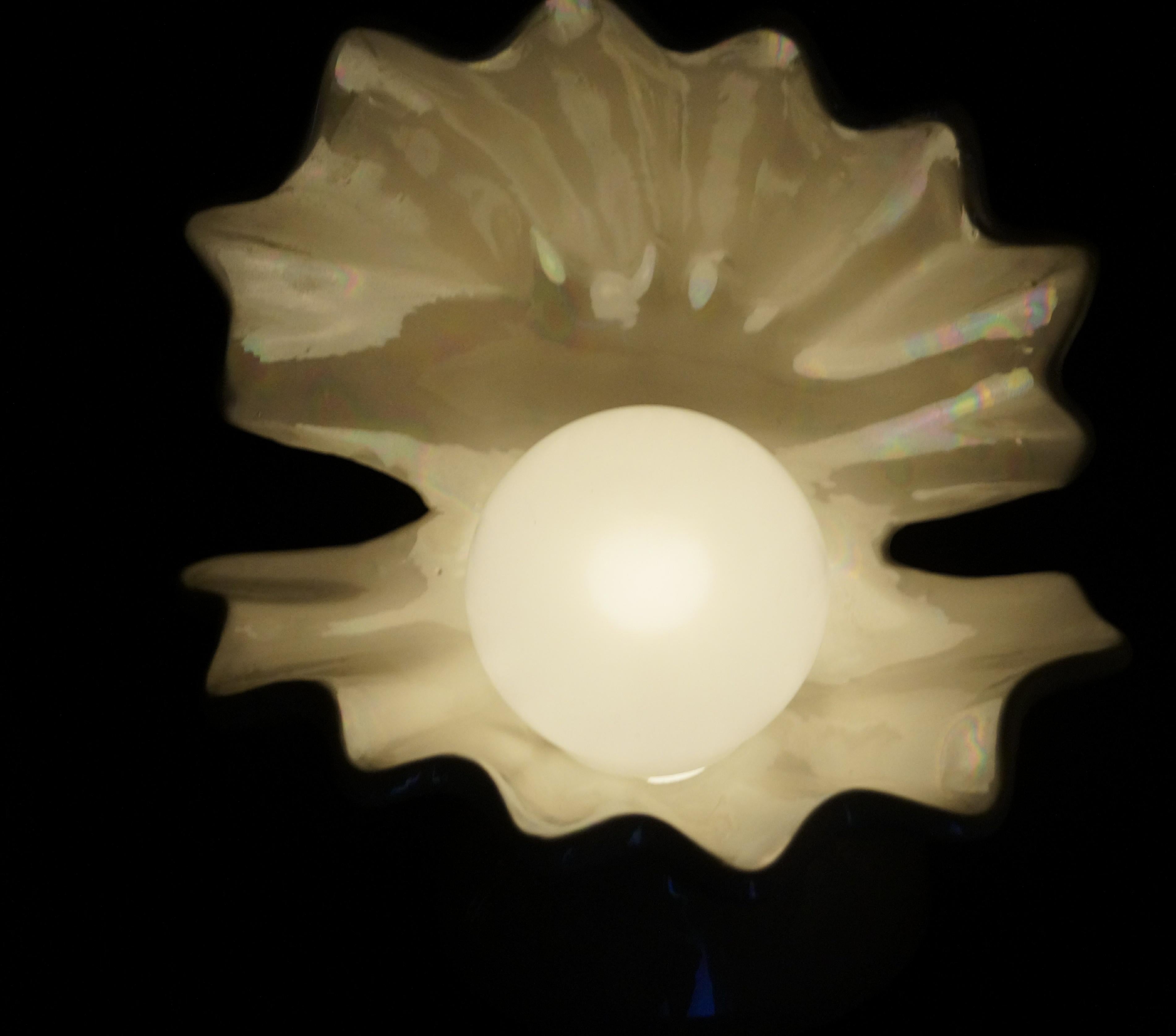 clam lamp with pearl