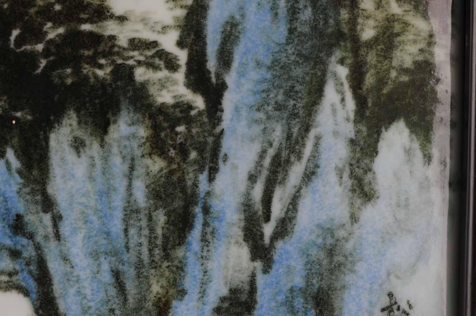 Plaque en porcelaine vintage avec cadre en bois - Paysage de montagne Fu Jun. Marqué, Chine Excellent état - En vente à Amsterdam, Noord Holland