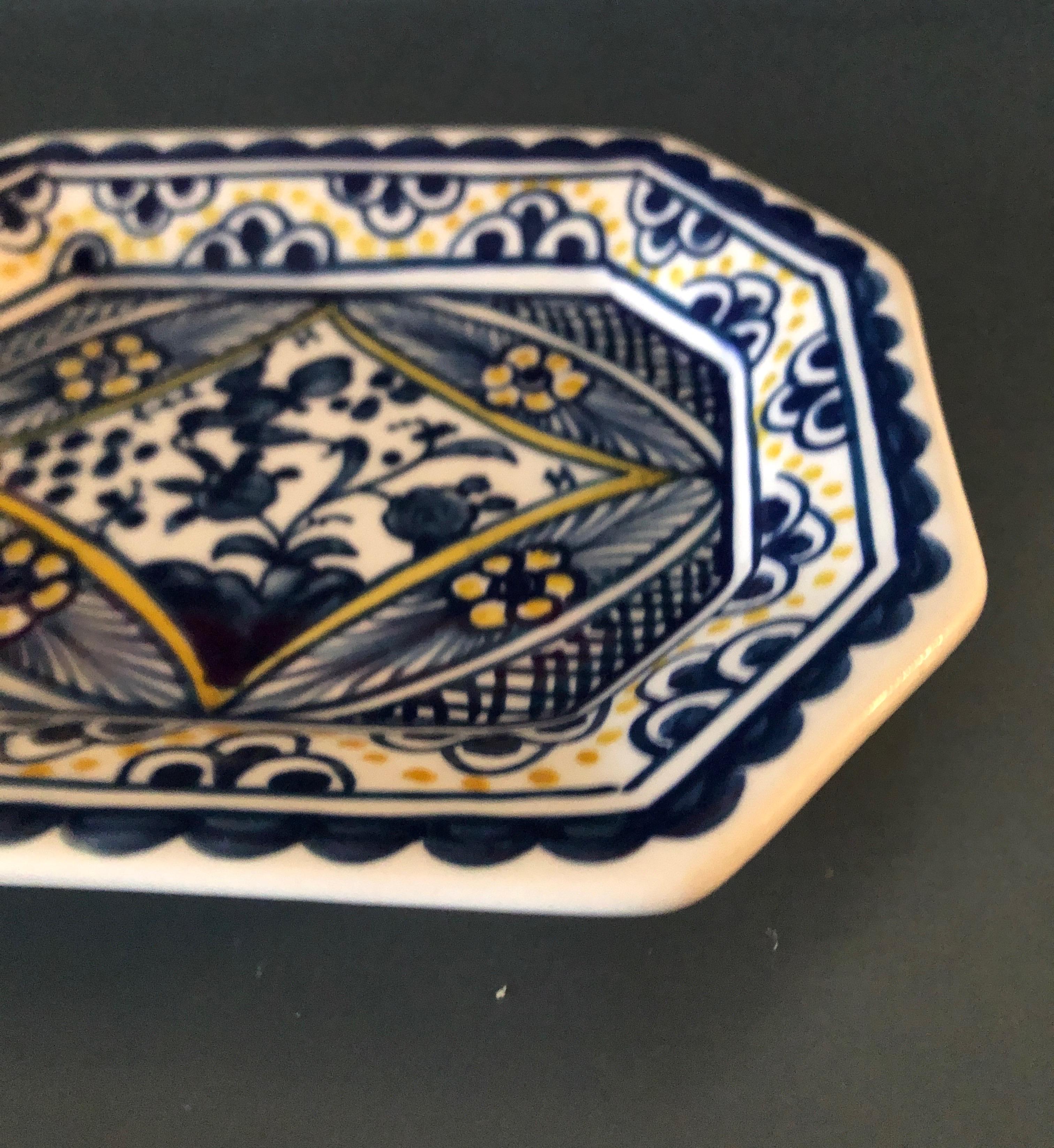 Vieux plat à bijoux portugais en porcelaine Bon état à Oakland Park, FL