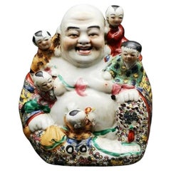 Buda sonriente de porcelana vintage con niños