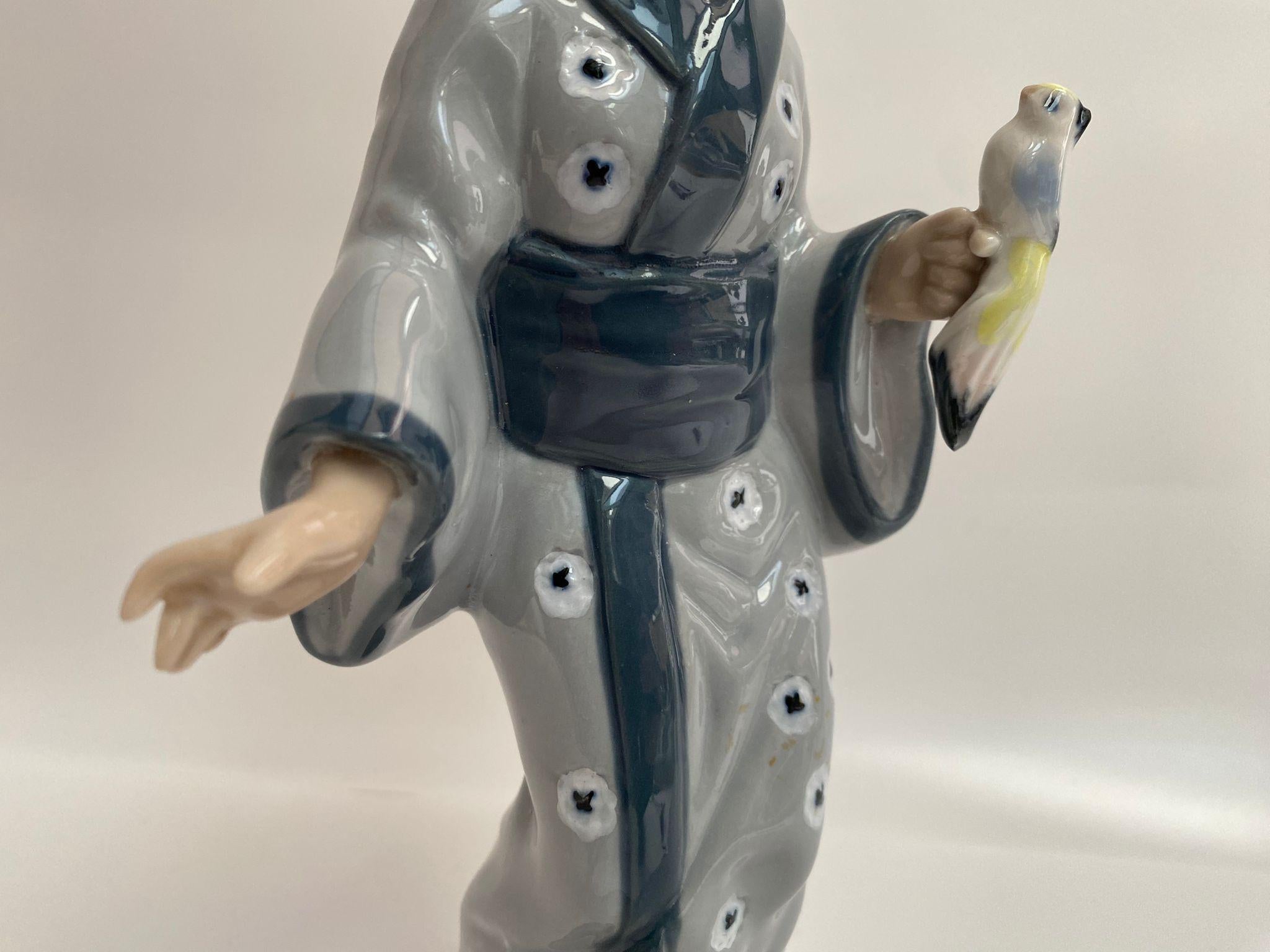 Estatuilla de porcelana vintage de Geisha de Casades, España, años 80 Pintado a mano en venta
