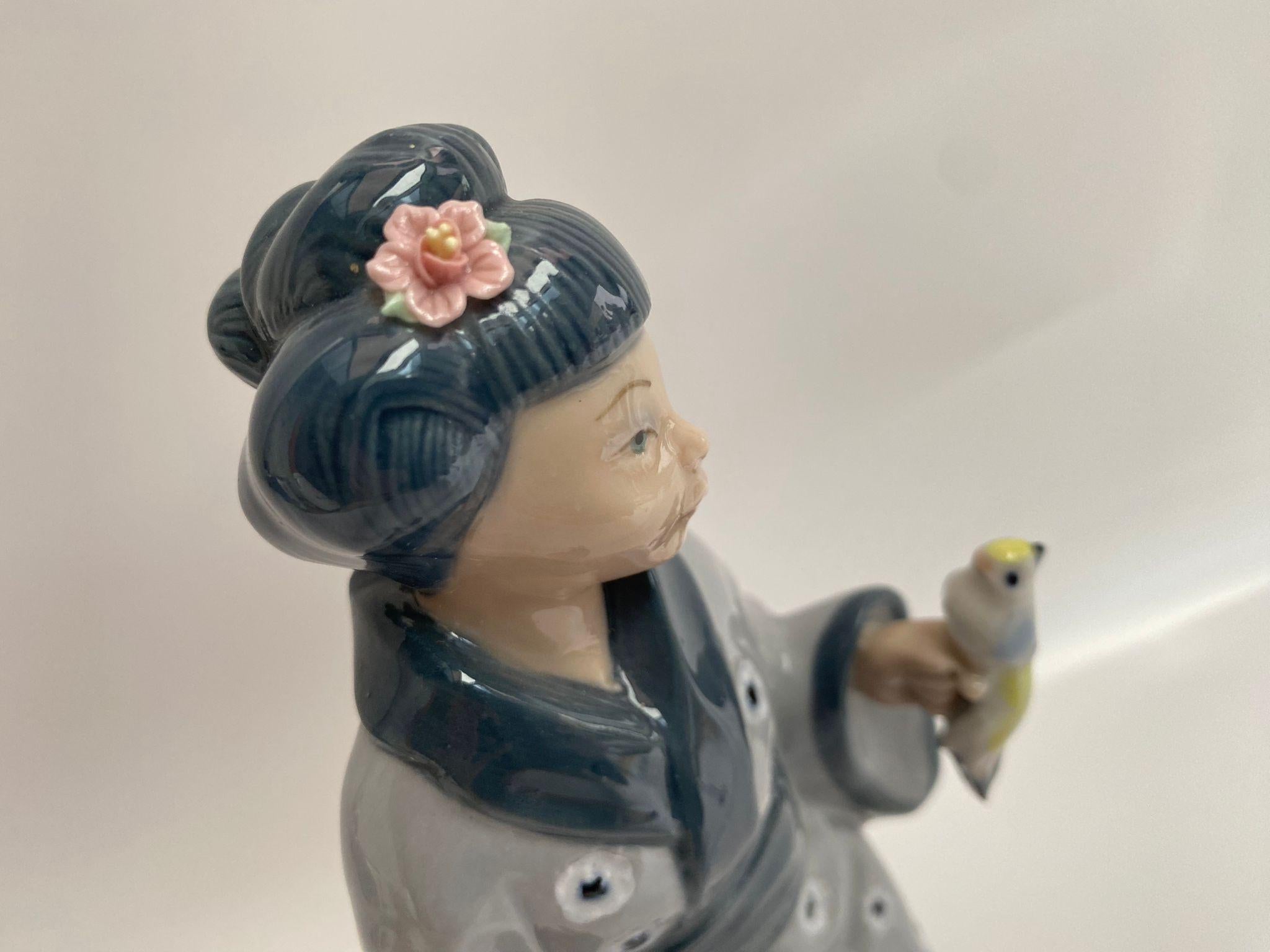 Estatuilla de porcelana vintage de Geisha de Casades, España, años 80 finales del siglo XX en venta