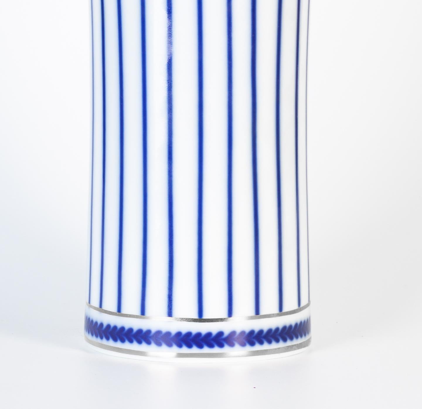 Porcelain stripes vase is an elegant porcelain decorative object, realized in the 20th century by Royal Franz Porcelain.

Vintage Royal Bonn 1900s Franz Anton porcelain vase.

A very elegant finely blue striped decoration. Marked under the