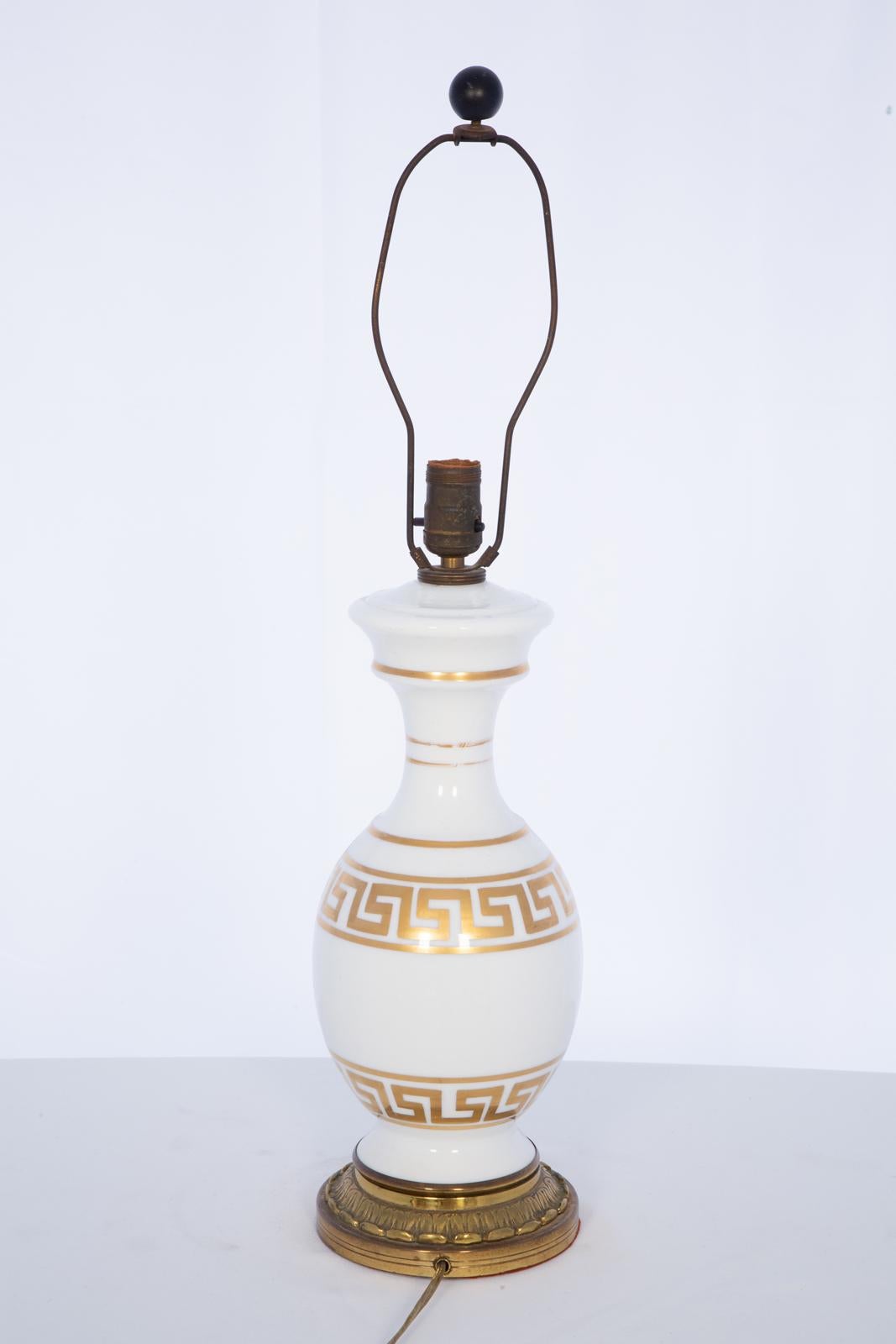 Vintage Porcelain Table Lamp with Gilded Greek Key Accents In Good Condition For Sale In West Palm Beach, FL