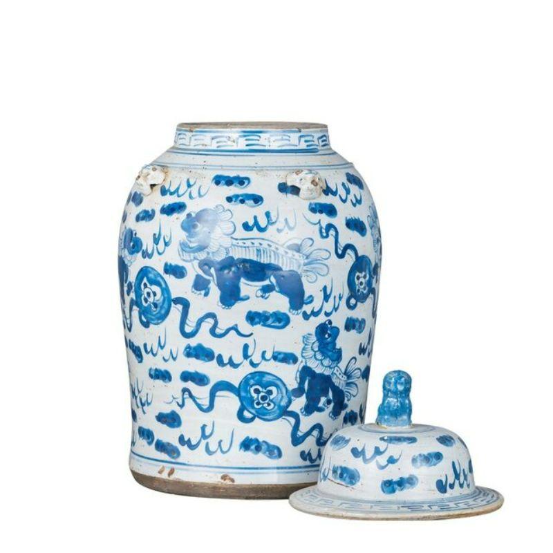 Chinese Chippendale Vintage Porcelain Temple Jar Lion Motif, Small For Sale