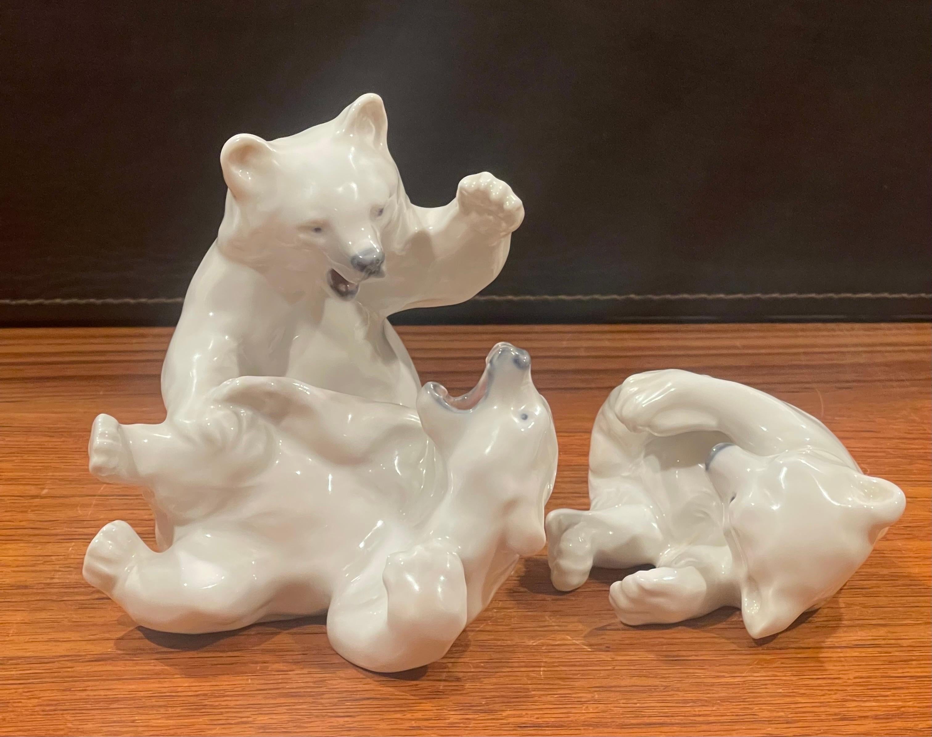Zweiteilige Vintage-Porzellan-Skulptur von Royal Copenhagen, „Fighting Polar Bears“ im Angebot 8