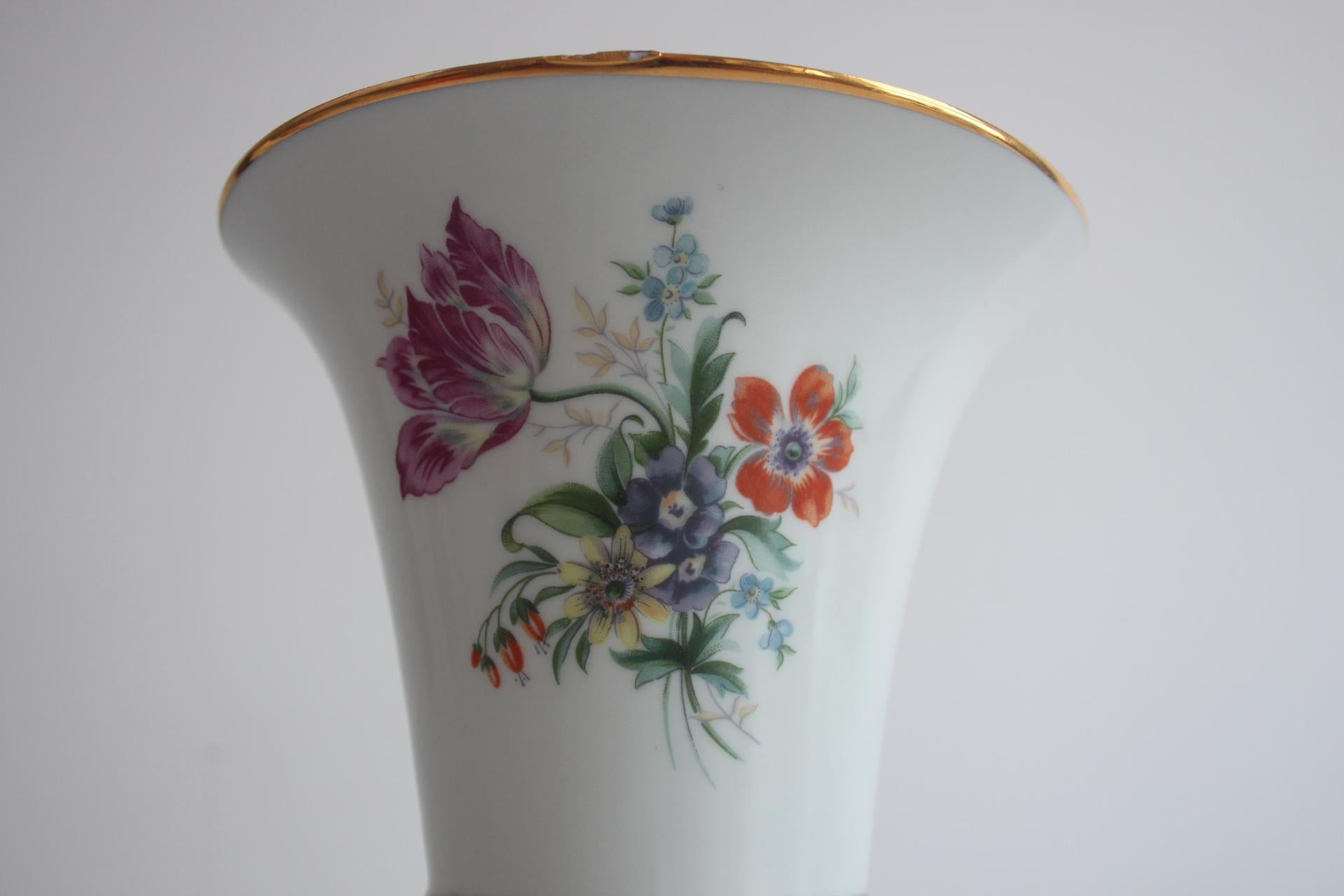 Vintage porcelain vase by Royal Dux, Czechoslovakia, 1960s. For Sale 4