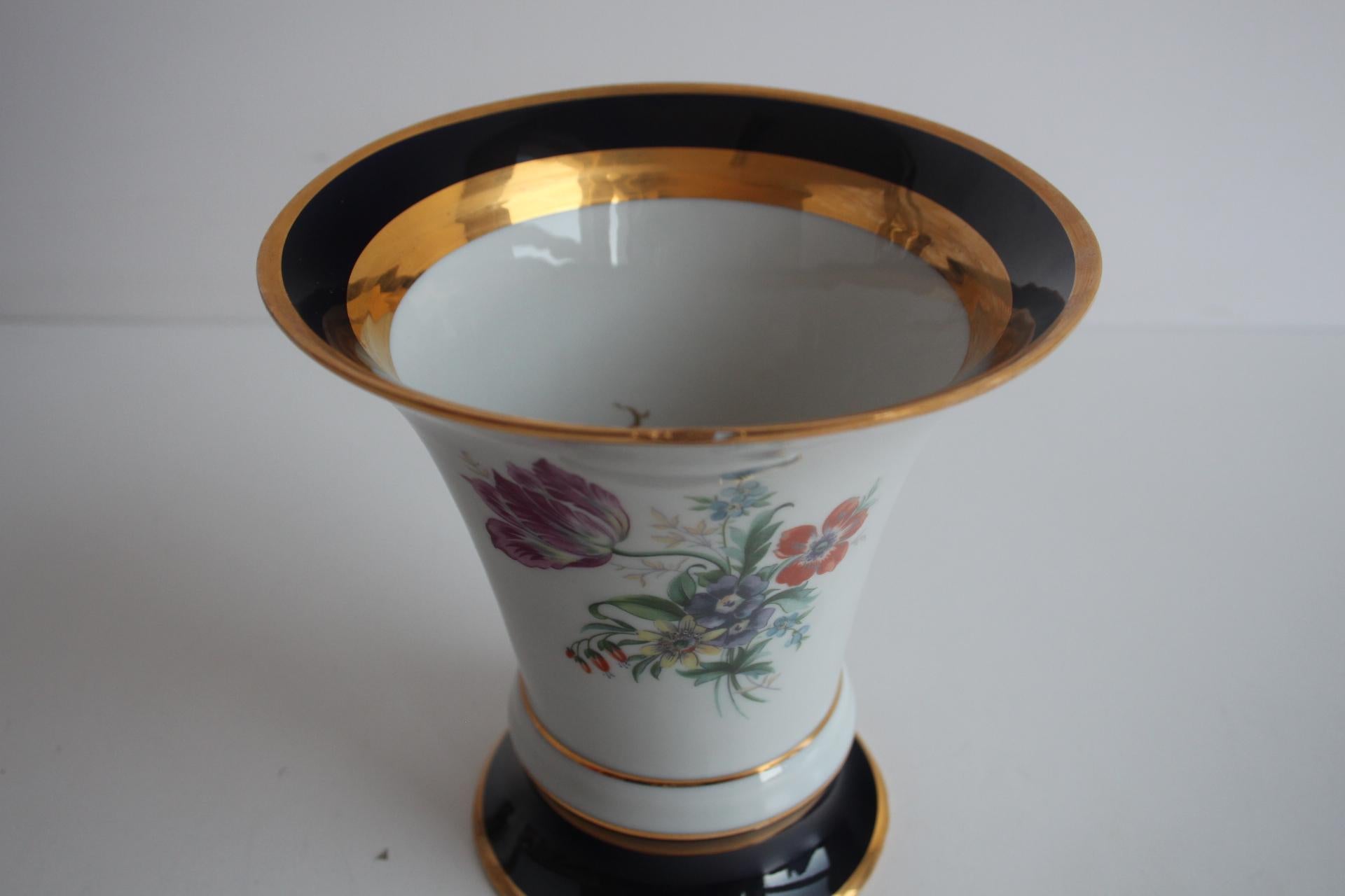 Vintage porcelain vase by Royal Dux, Czechoslovakia, 1960s. For Sale 5