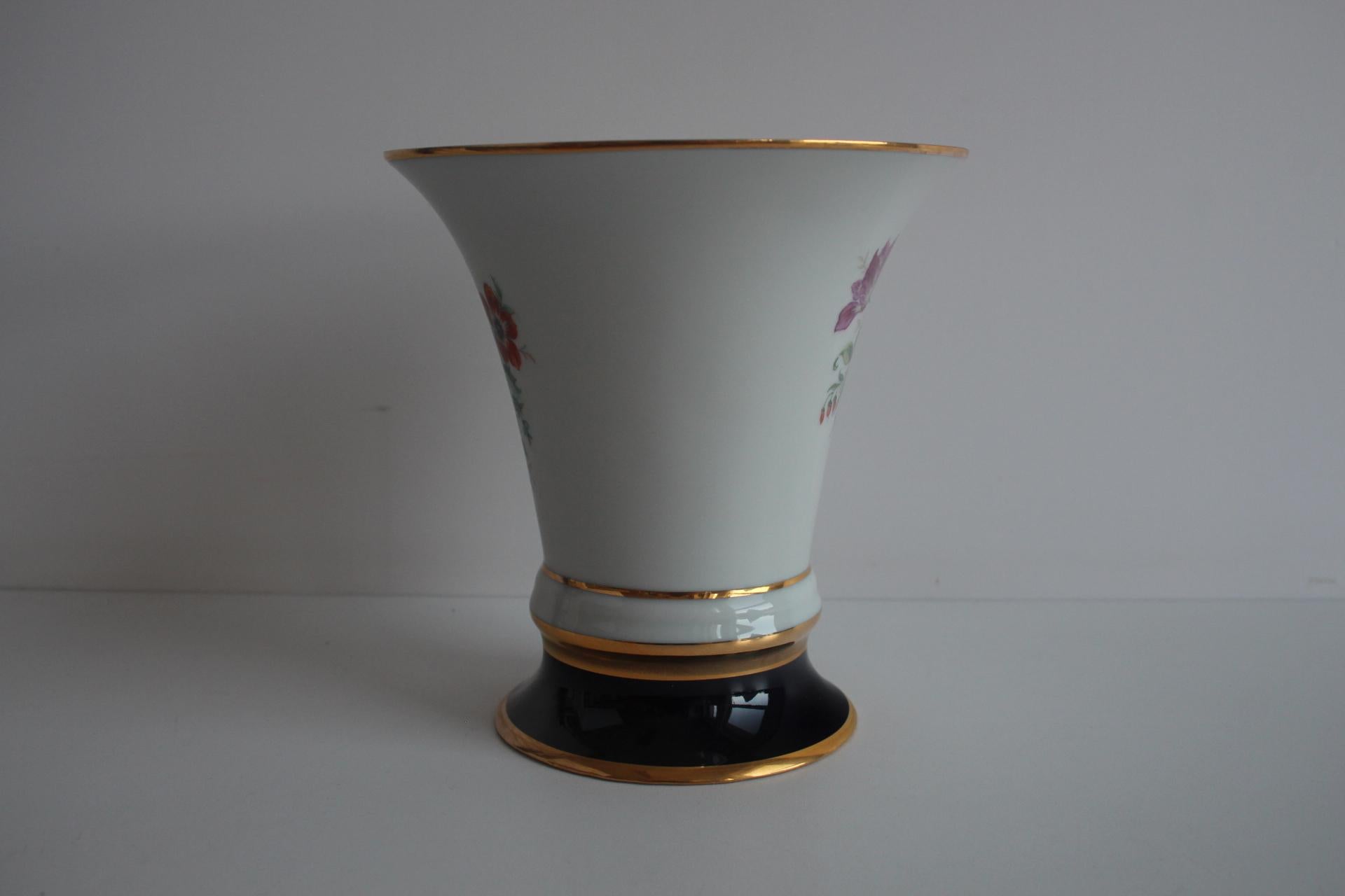 Mid-Century Modern Vintage porcelain vase by Royal Dux, Czechoslovakia, 1960s. For Sale