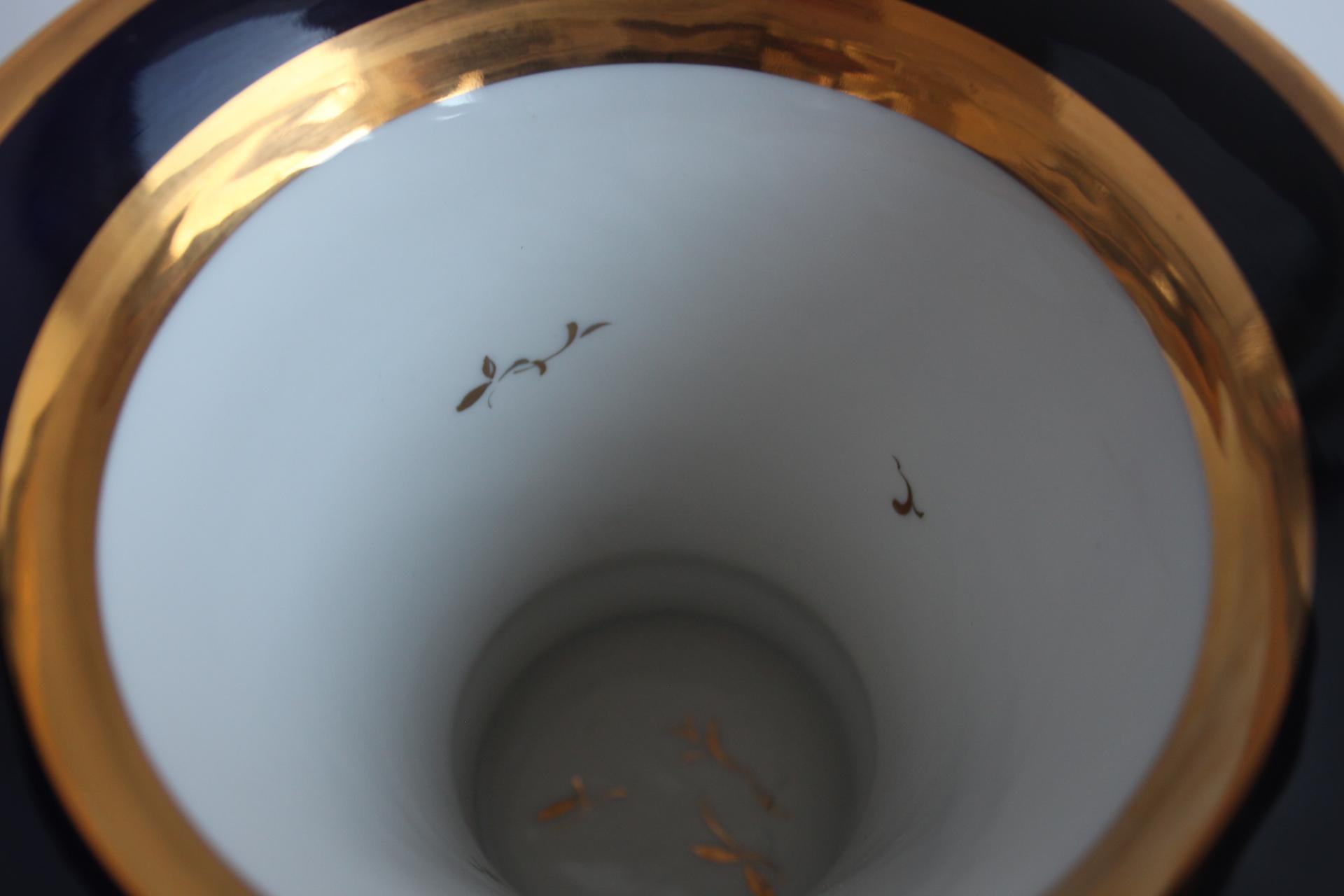 Vintage porcelain vase by Royal Dux, Czechoslovakia, 1960s. For Sale 2