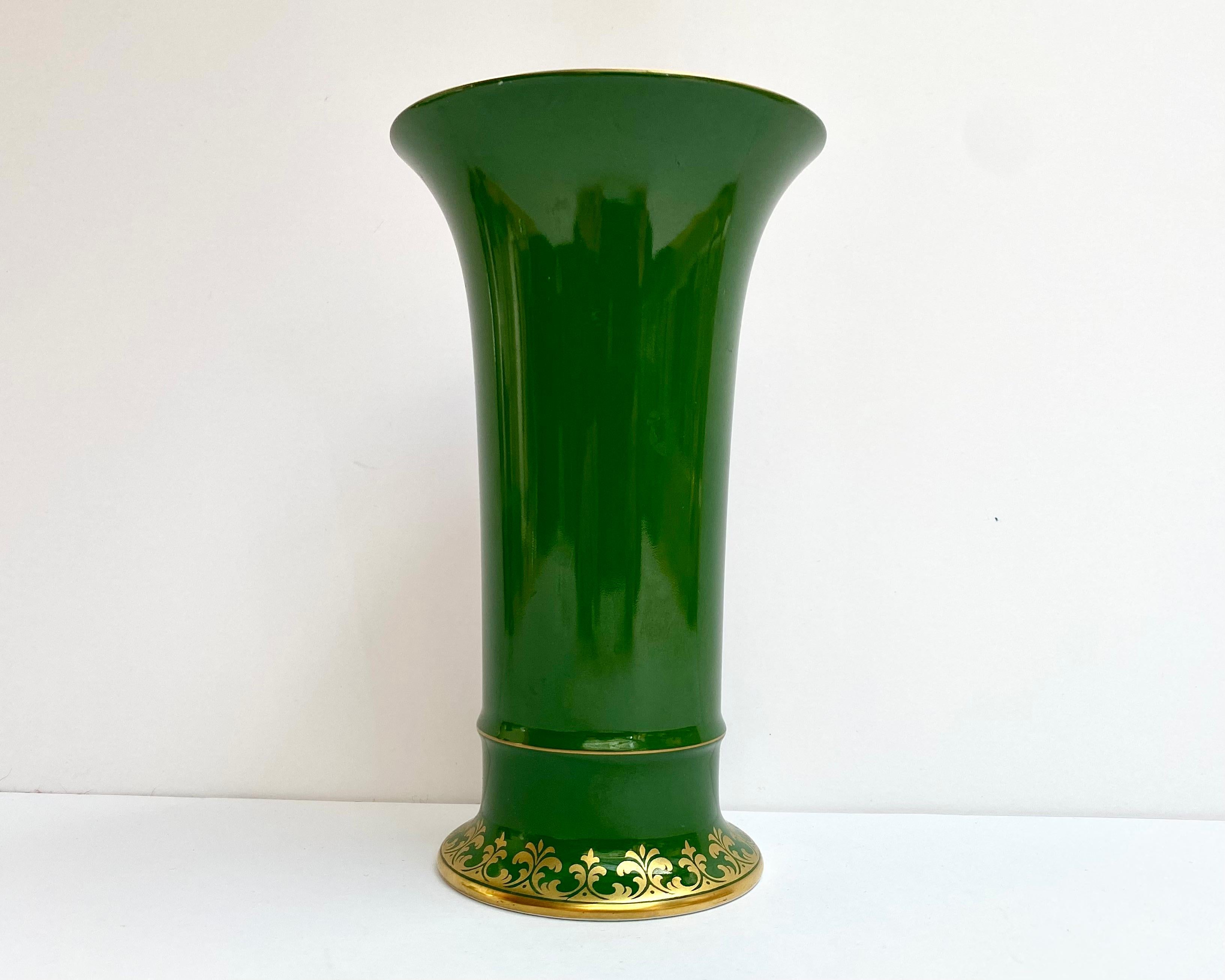 Vaso di porcellana d'epoca per fiori Porcellana tedesca Kaiser, anni '80 In condizioni ottime in vendita a Bastogne, BE