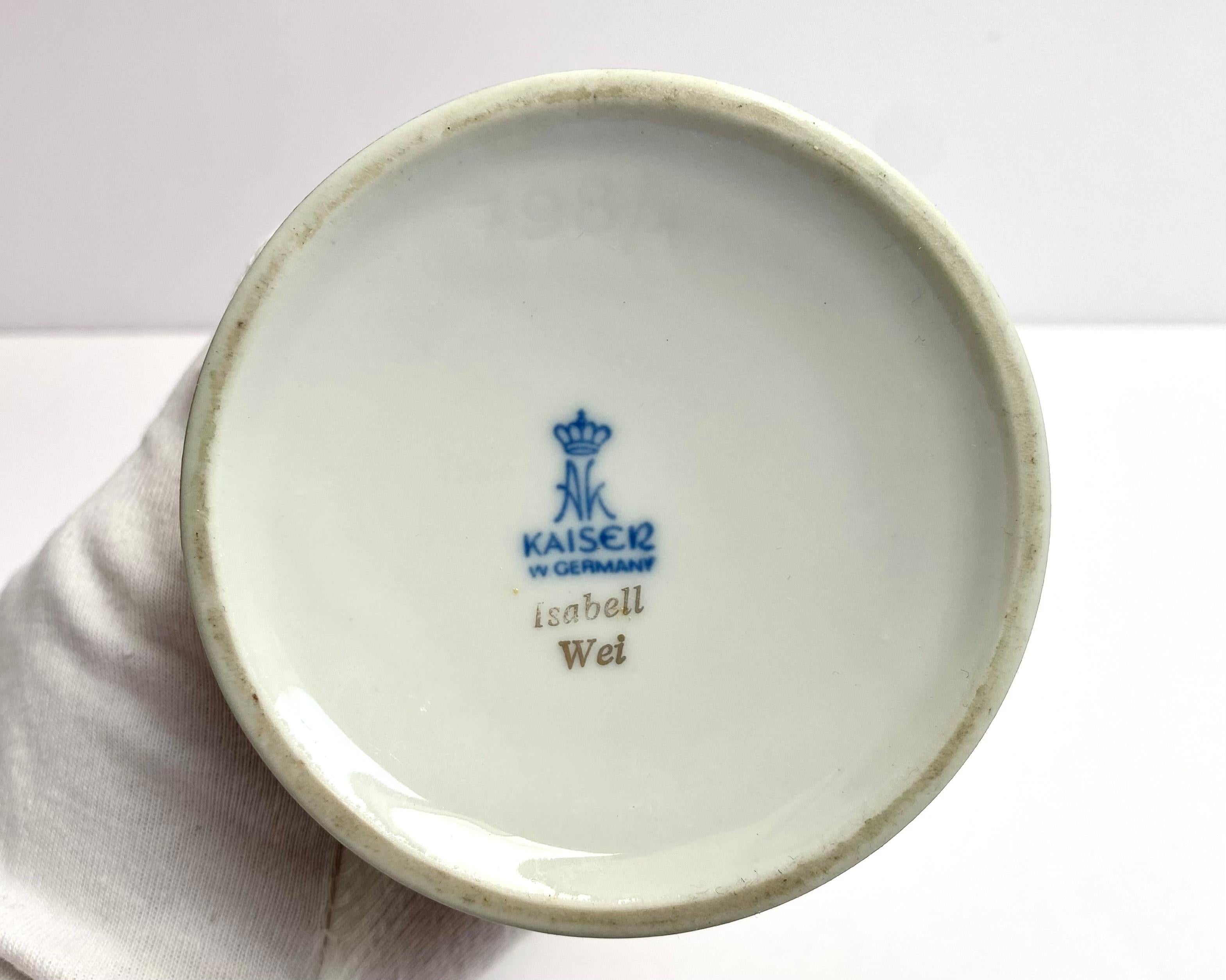 Vaso di porcellana d'epoca per fiori Porcellana tedesca Kaiser, anni '80 in vendita 2