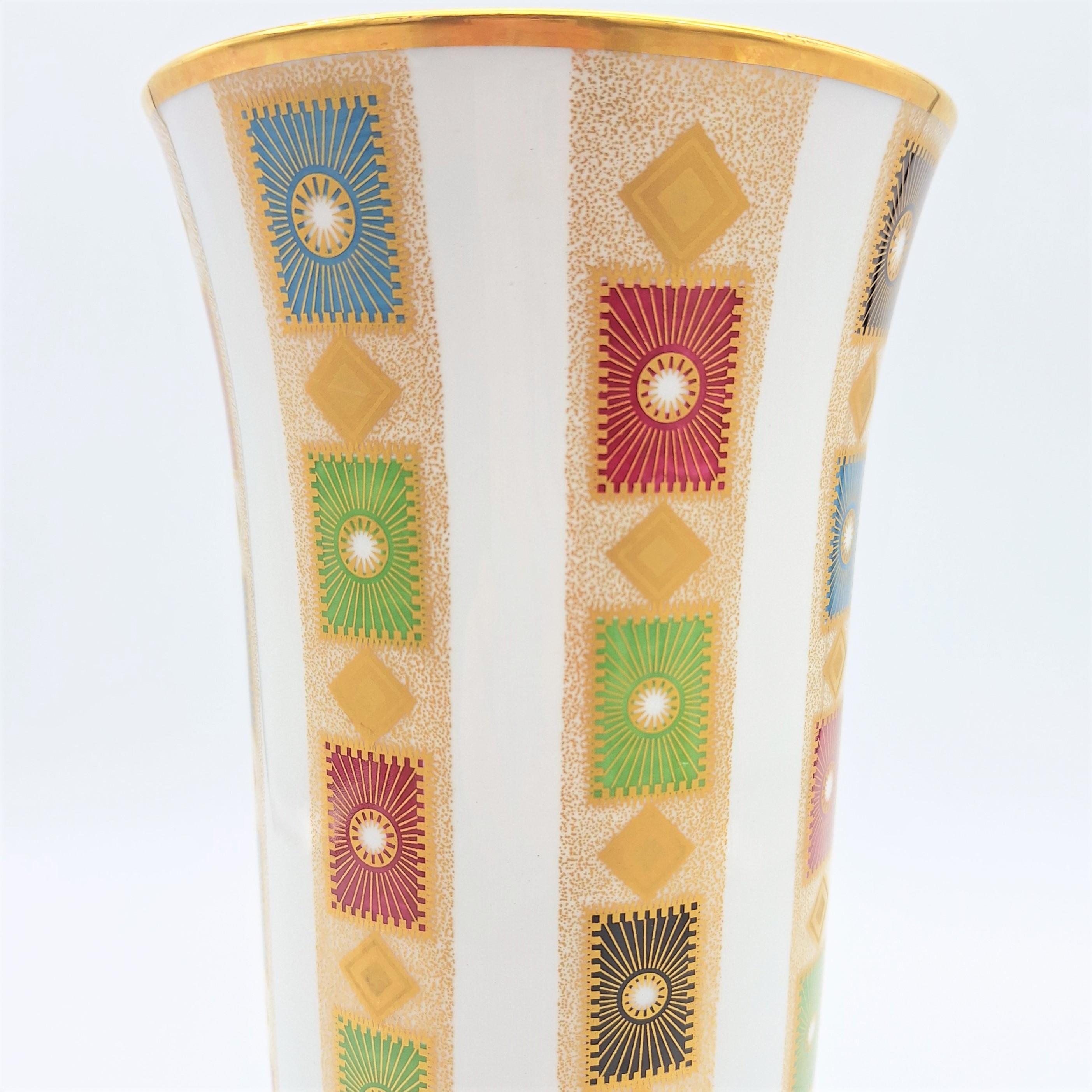 Vintage porcelain vase from Hutschenreuther Germany. 1950 - 1960 In Excellent Condition For Sale In CADALSO, ES
