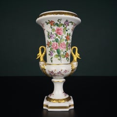 Vase vintage en porcelaine dans le style de "Old Paris", Chine, Milieu du 20ème siècle
