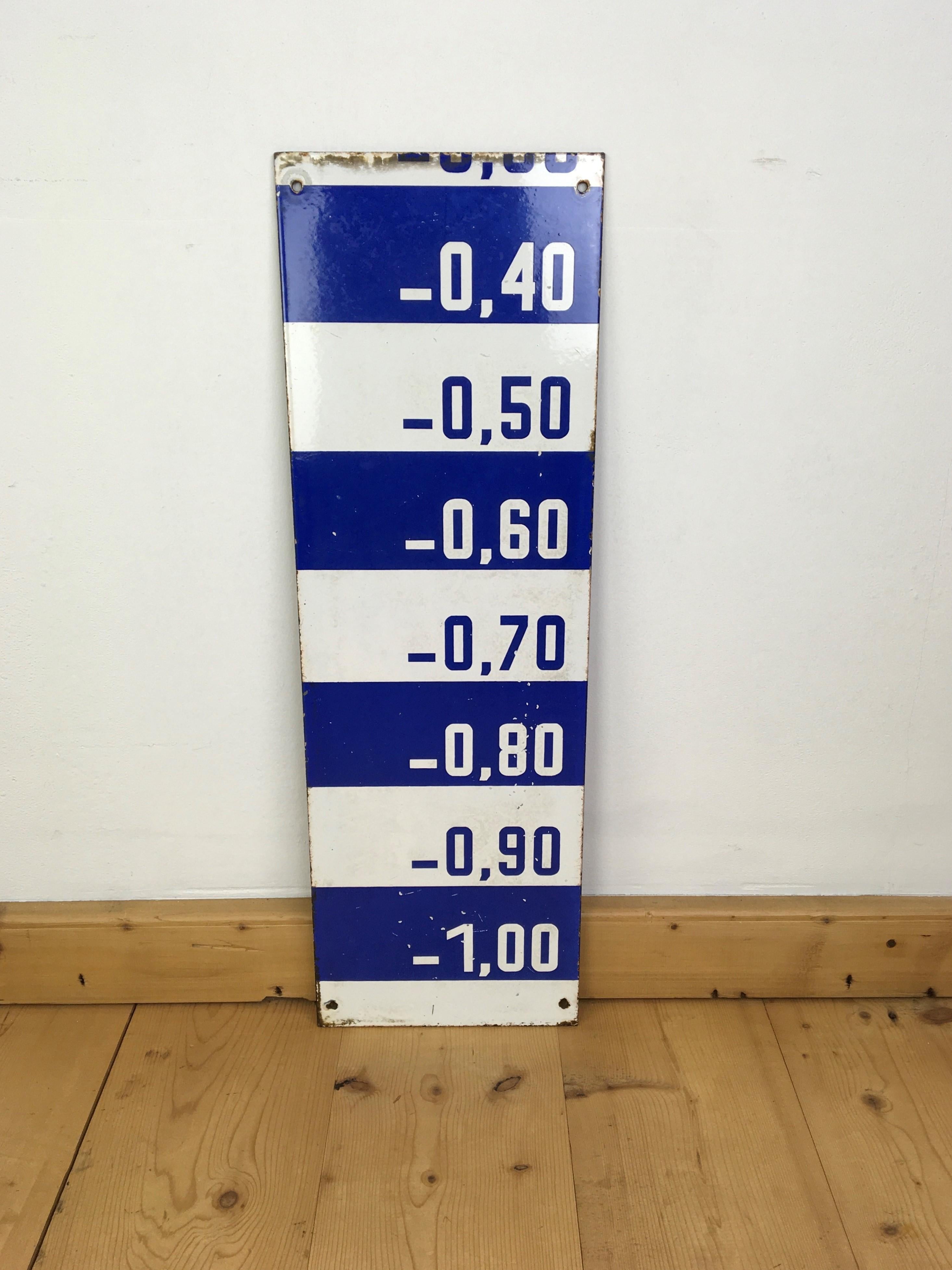 Porzellan-Wasser Level-Schild in Blau und Weiß (Moderne) im Angebot