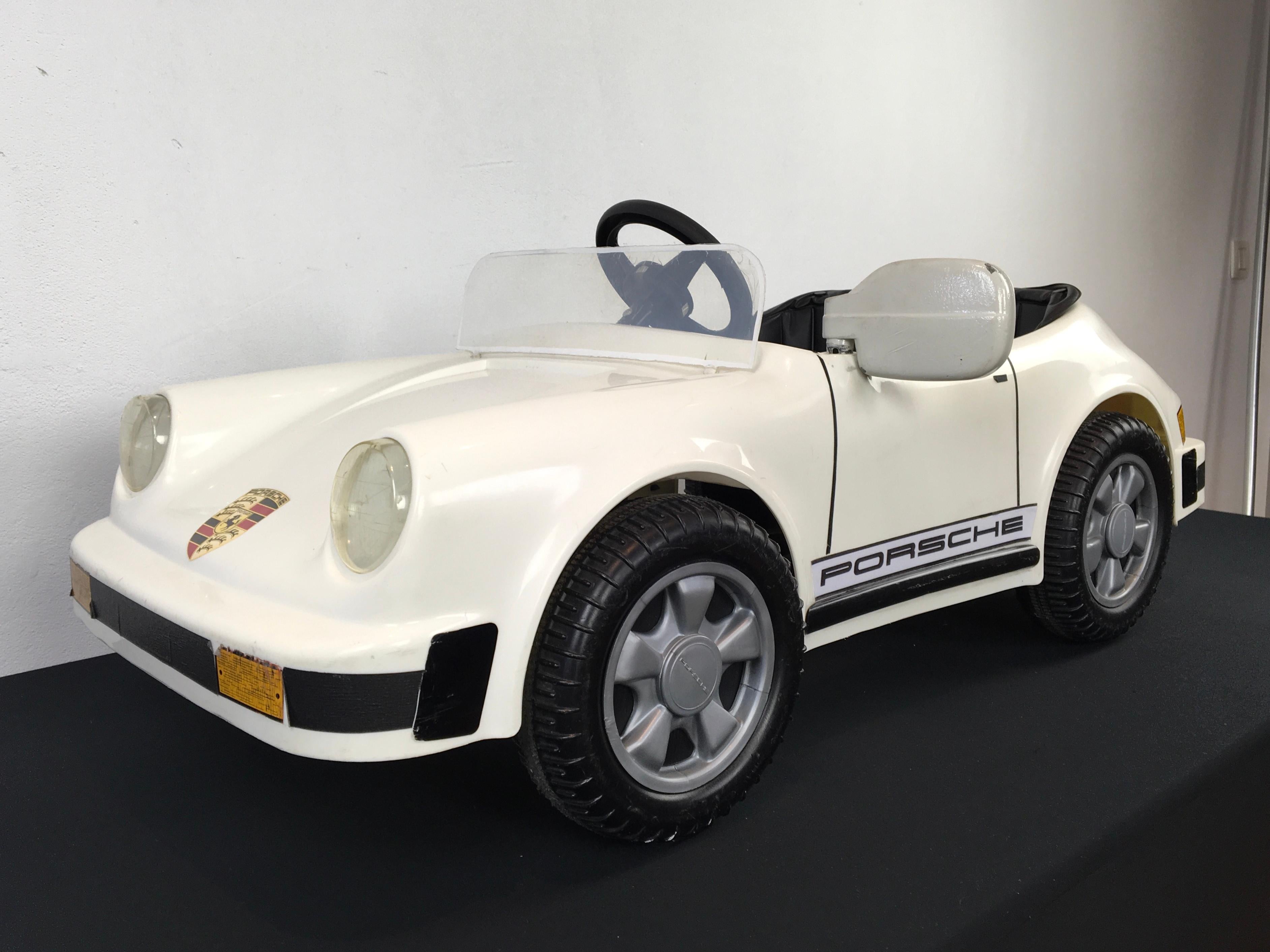 Vintage Porsche Carrera Pedal Car by Giordani  In Good Condition For Sale In Antwerp, BE