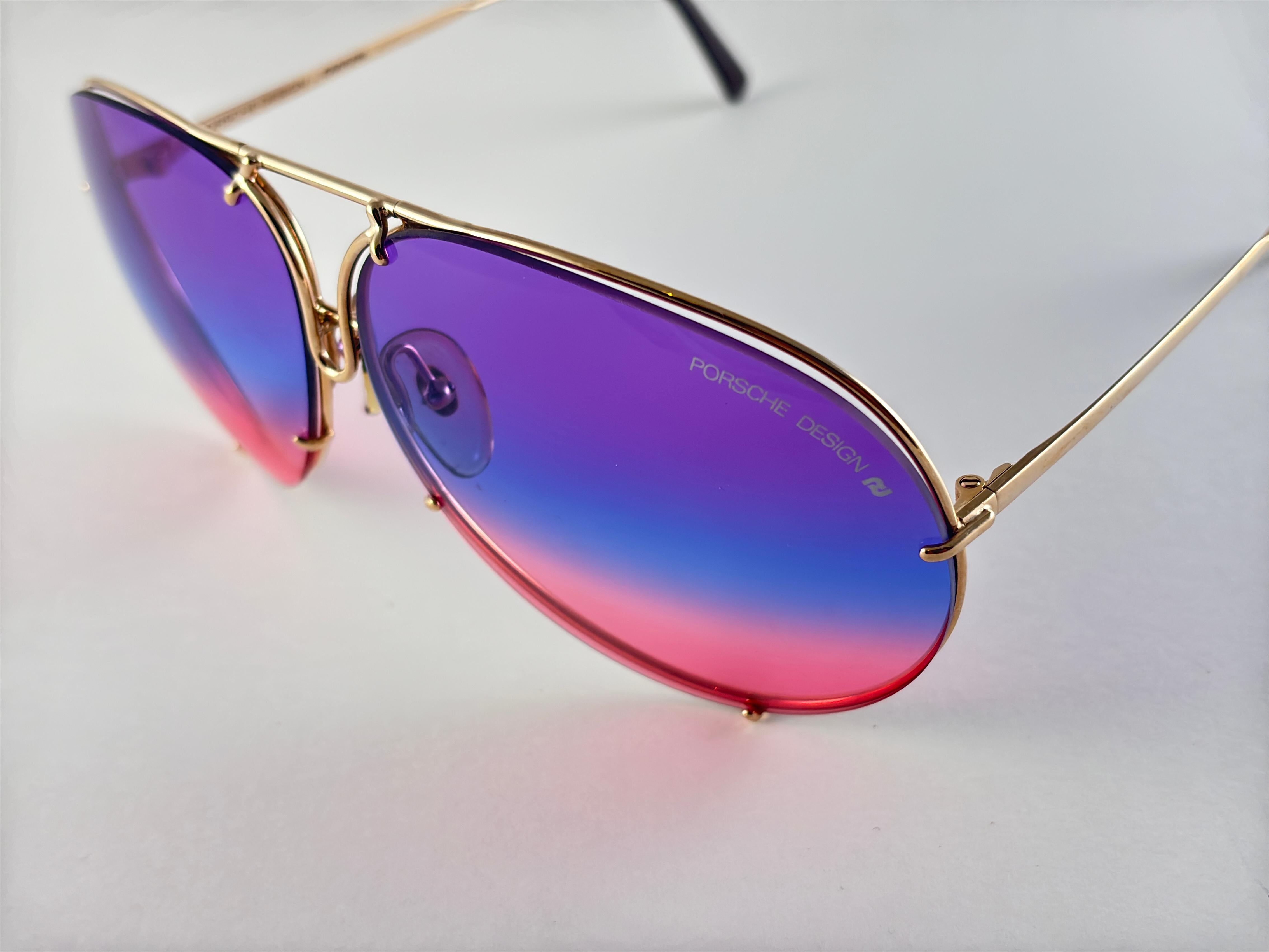 Vintage 1980'S Porsche Design 5621 Gold Frame With Deep Dyed Multicolor Lenses.  
Erstaunliche Handwerkskunst und Qualität.  
Kommt mit dem originalen schwarzen Porsche Hartschalenkoffer, der aufgrund von fast 40 Jahren Lagerung einige