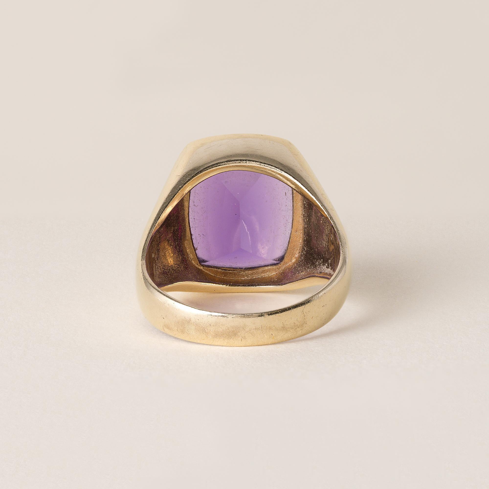 Women's or Men's Vintage Portrait Cut Amethyst Signet Style Ring 14K Yellow Gold For Sale