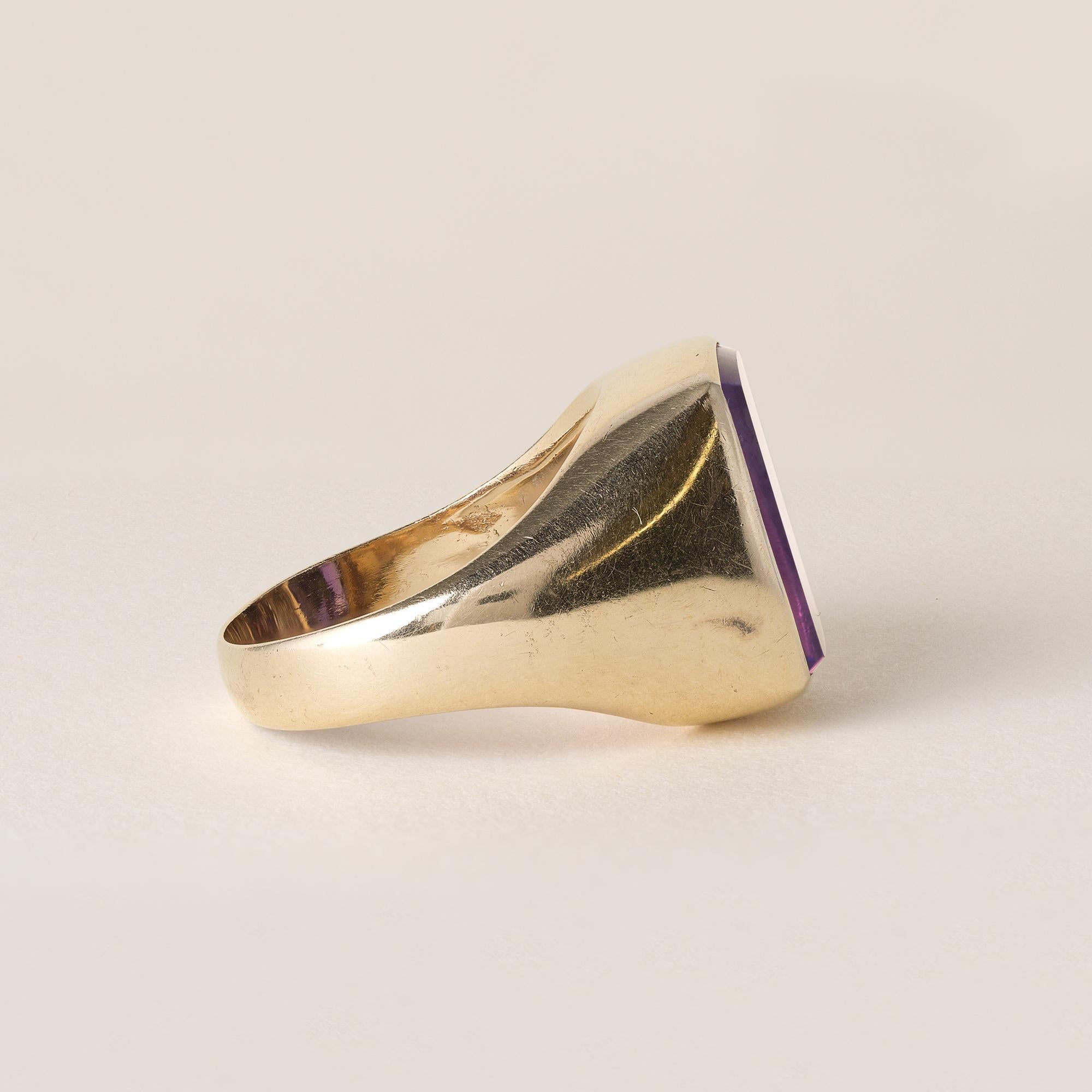 Vintage Portrait Cut Amethyst Signet Style Ring 14K Yellow Gold For Sale 1