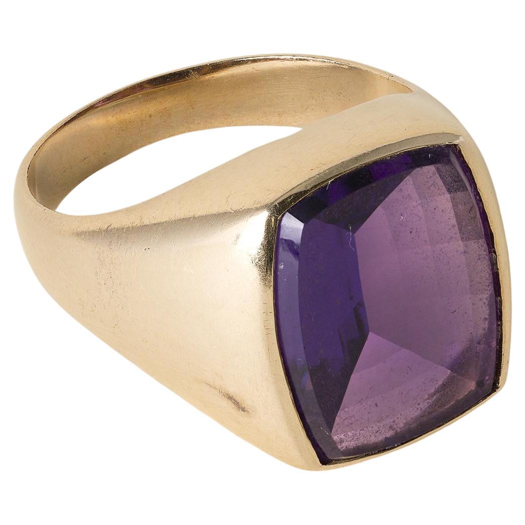 Vintage Portrait Cut Amethyst Signet Style Ring 14K Yellow Gold For Sale