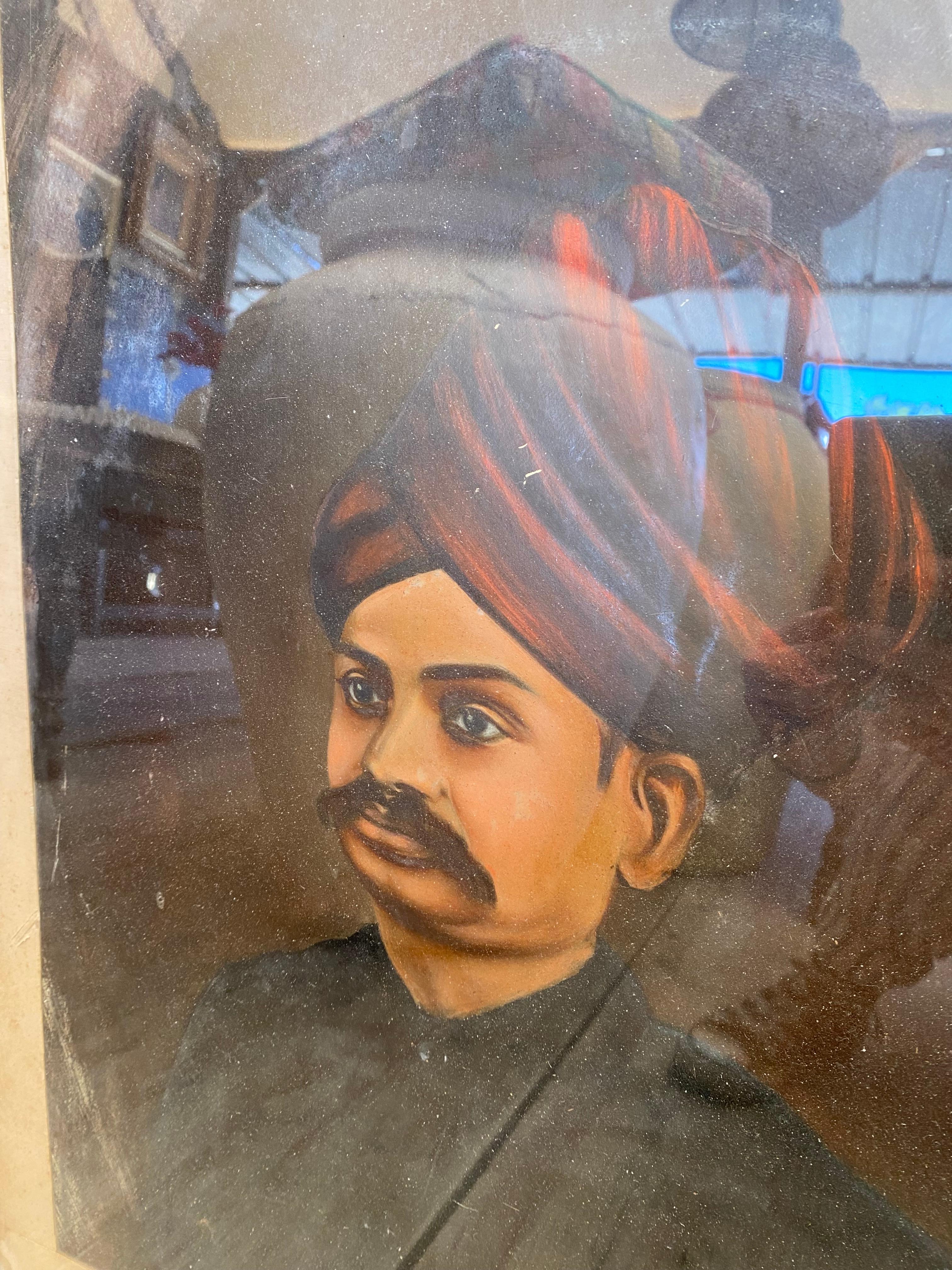 This painting features an Indian donor. His Traditional outfit show he was an important person.
Painted on paper
Original teak wood teak
Comes from Rajasthan