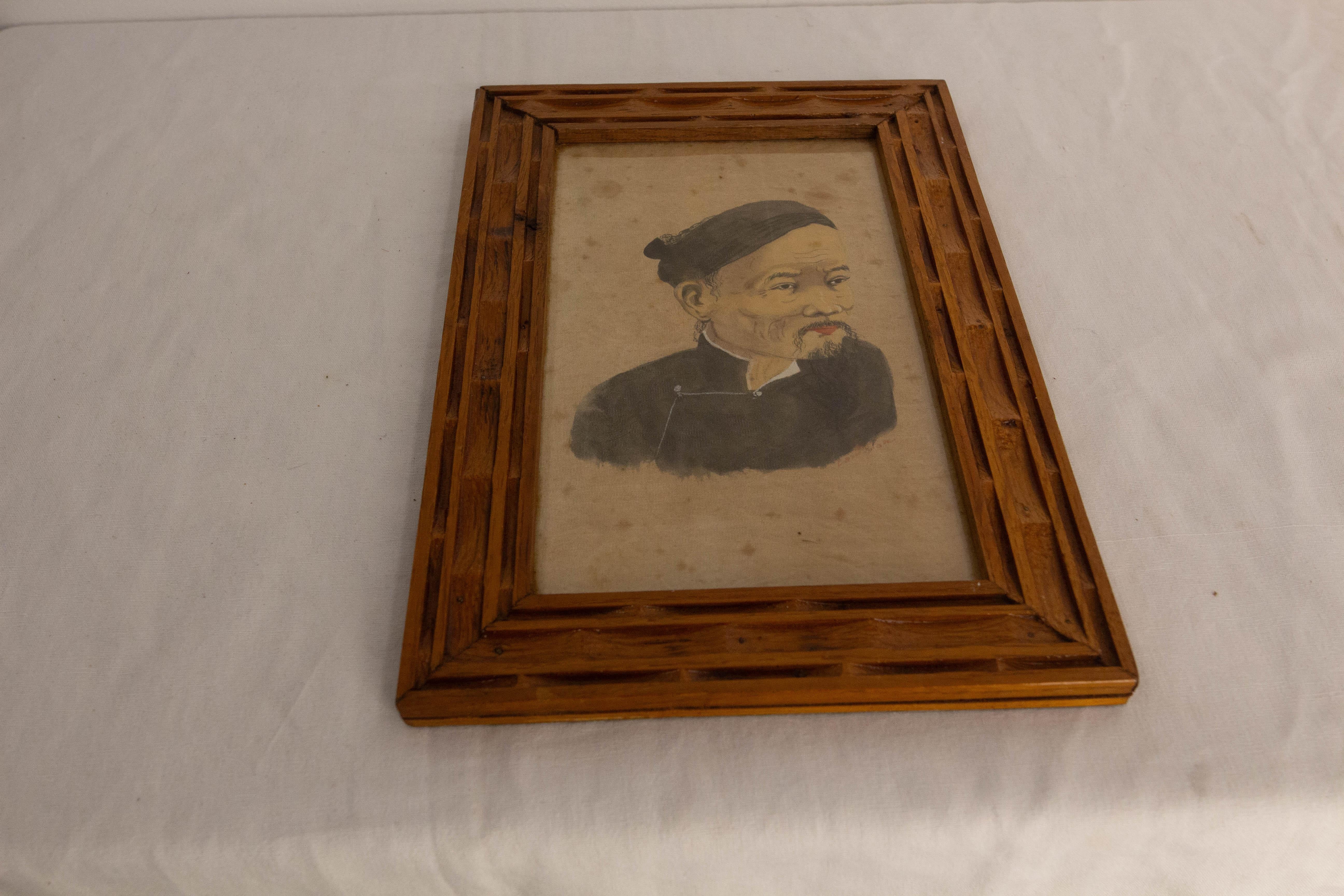 Retrato vintage de hombre asiático vietnamita Pintura sobre seda Marco de madera mediados del siglo XX en venta