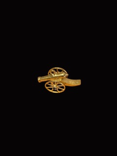 Vintage 19.2Kt Yellow Gold Cannon Pendant with Sapphire Accent