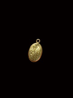Vintage Portuguese 19.2Kt Gold Oval Picture Locket Pendant