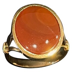Anillo vintage portugués de oro de 19,2K con un cabujón de ágata ovalado