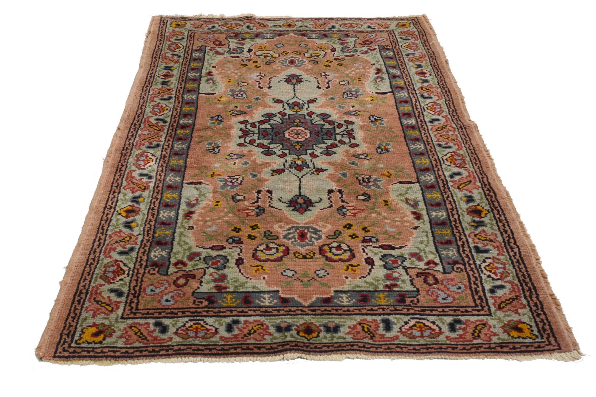 20th Century Vintage Portuguese Accent Rug with Traditional Style For Sale