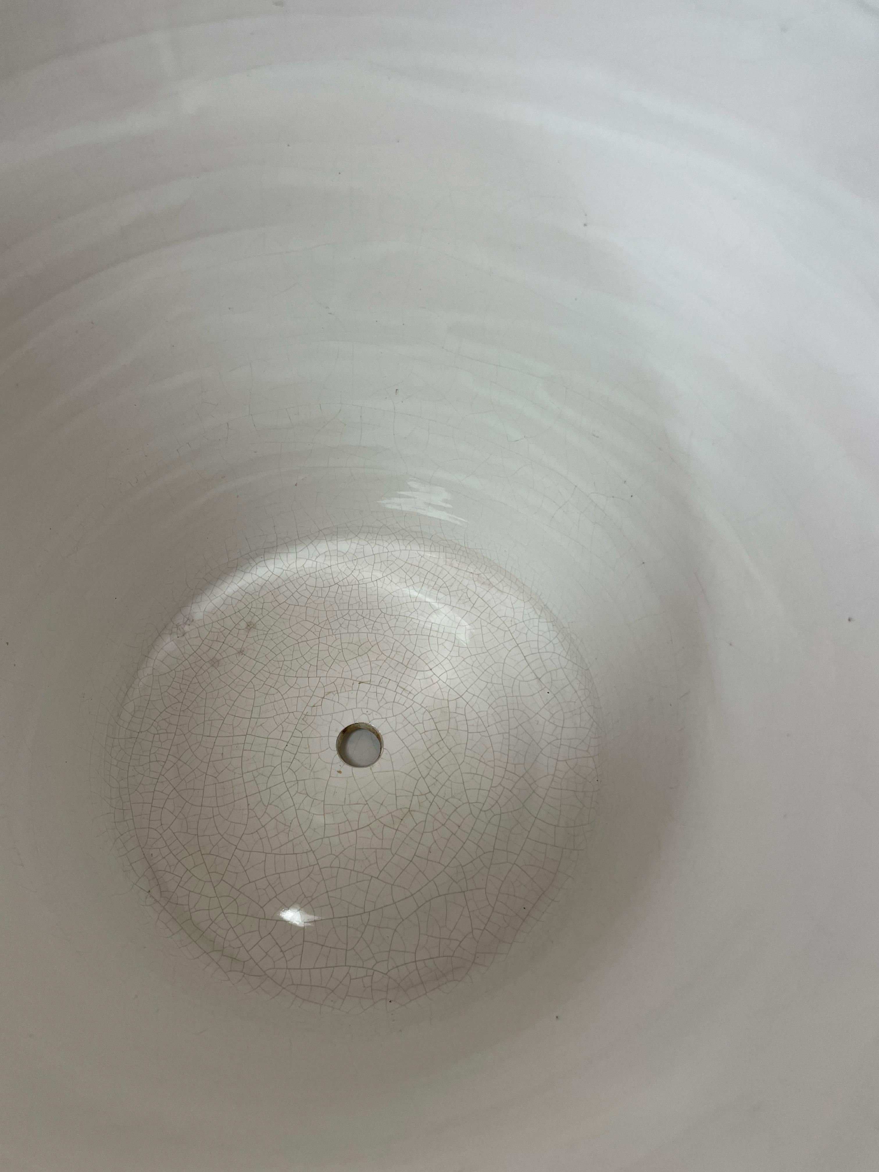 Jardiniere portoghese d'epoca blu e bianco con vassoio In condizioni buone in vendita a West Palm Beach, FL