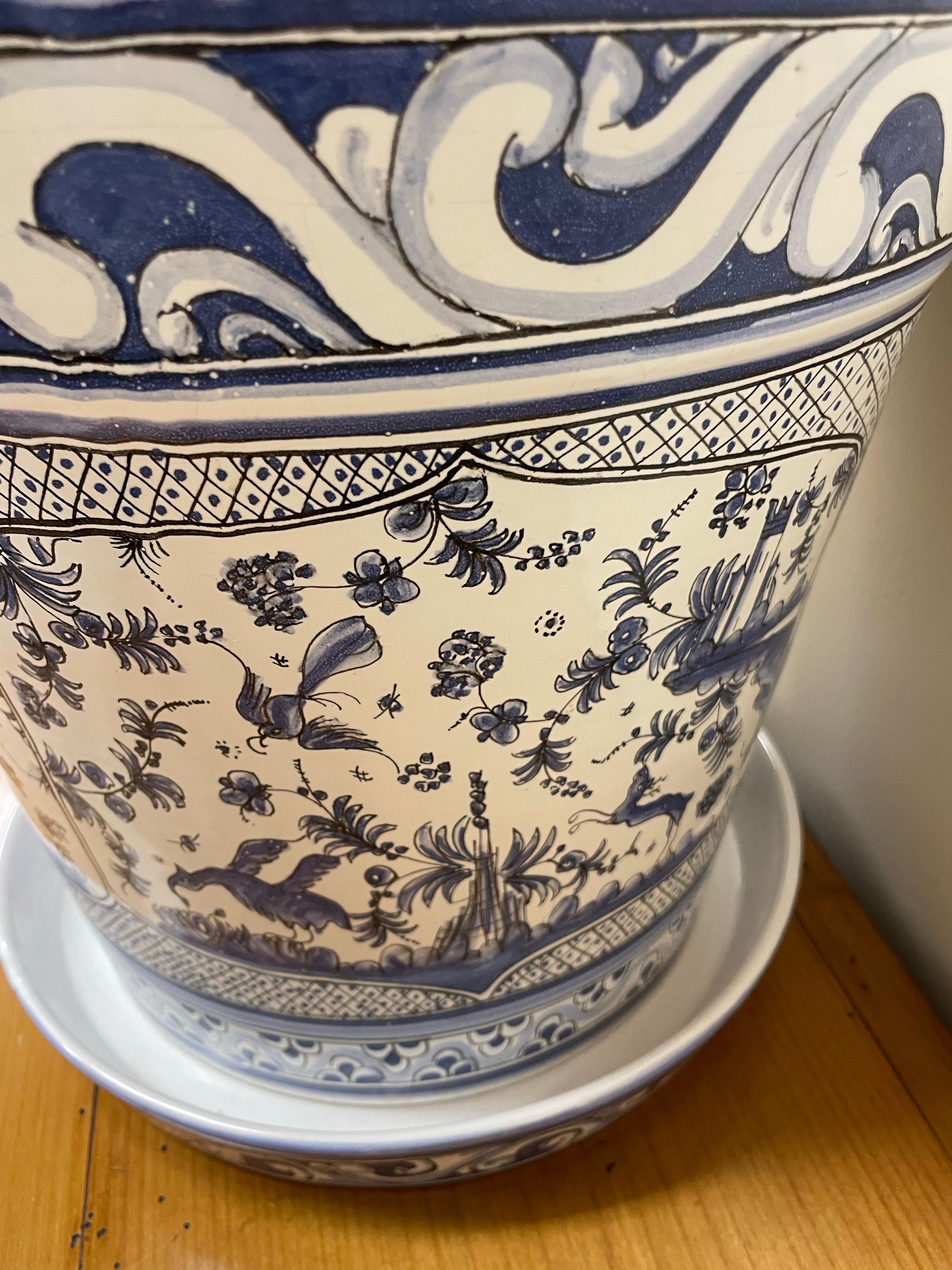 XX secolo Jardiniere portoghese d'epoca blu e bianco con vassoio in vendita