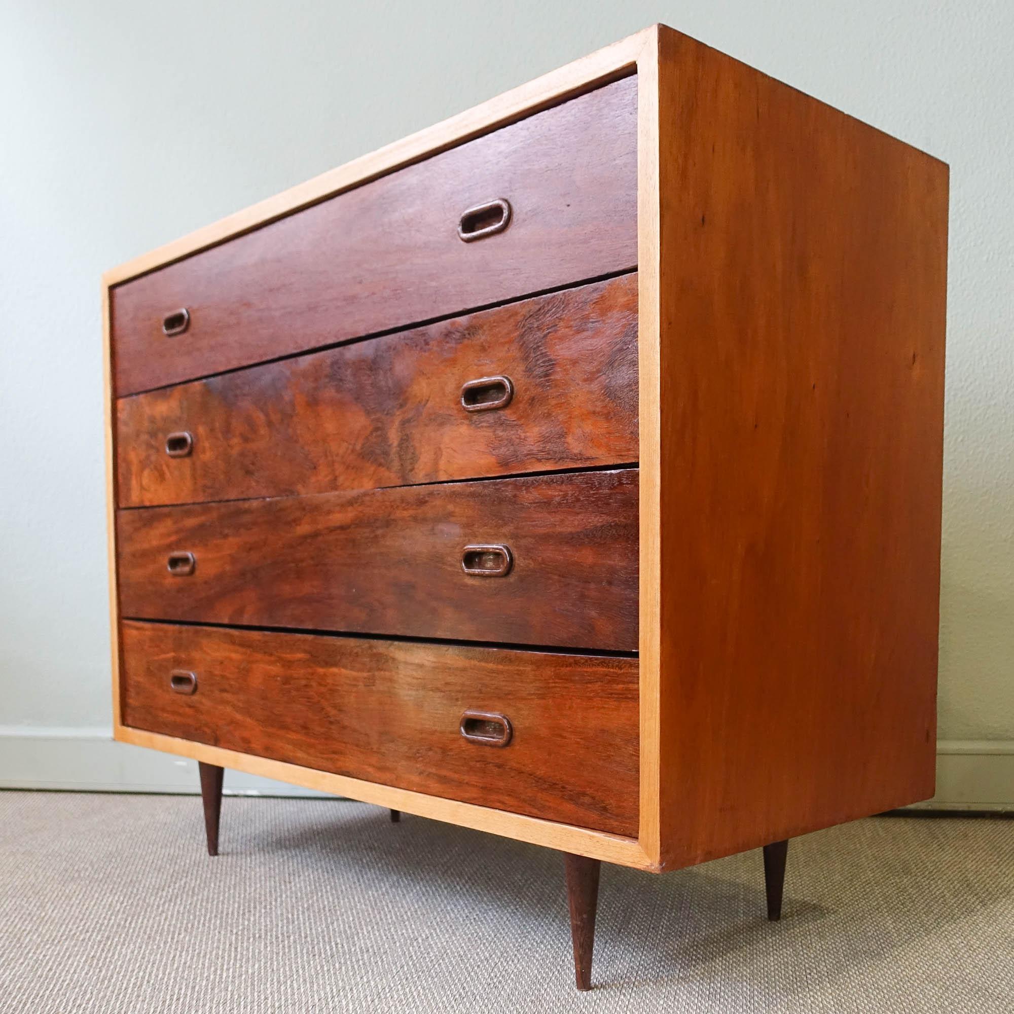Vintage Portuguese Chest of Drawers, 1950's In Good Condition For Sale In Lisboa, PT