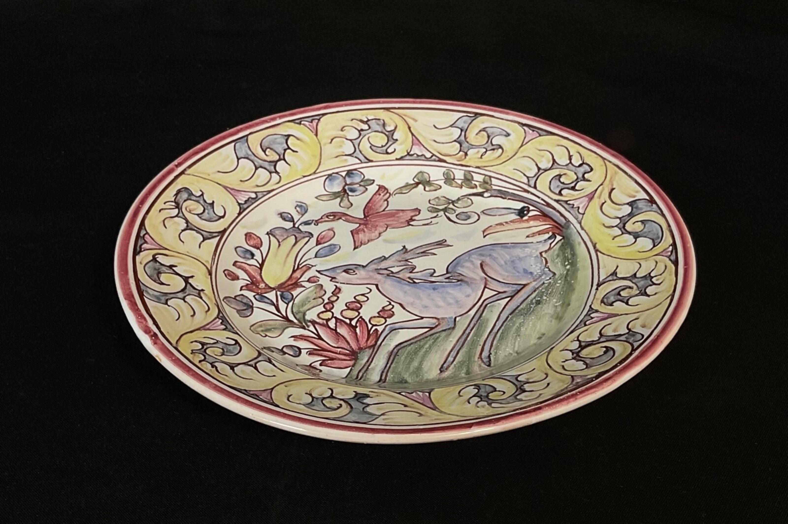 Piatto decorativo portoghese d'epoca dipinto a mano, con motivi floreali e animali - 2Y618 in vendita 5
