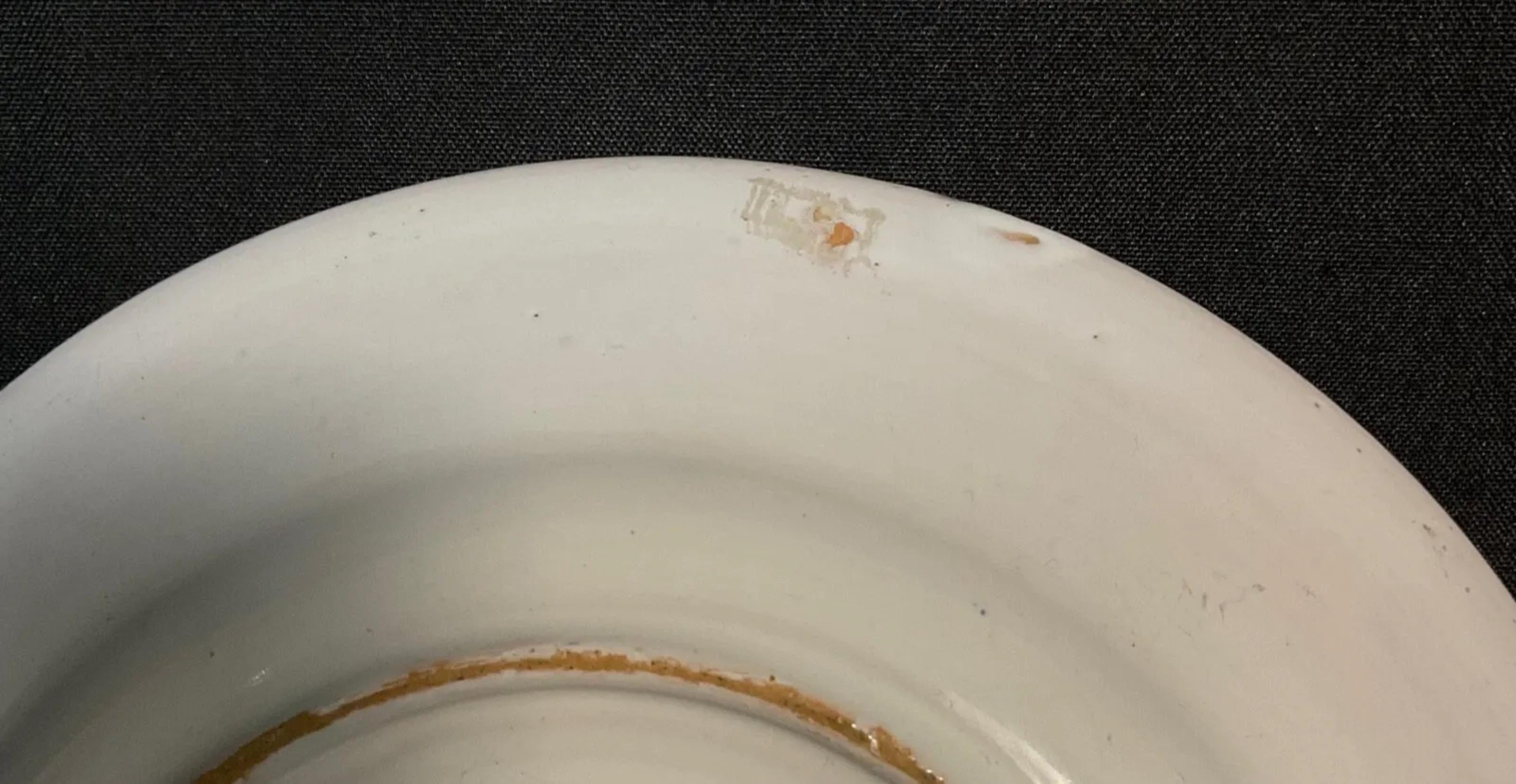 Piatto decorativo portoghese d'epoca dipinto a mano, con motivi floreali e animali - 2Y618 In condizioni buone in vendita a Bordeaux, FR