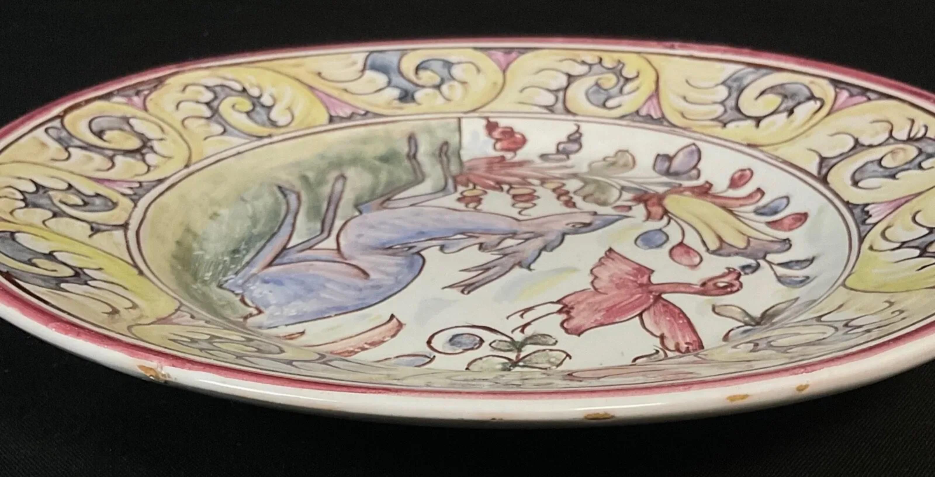 Piatto decorativo portoghese d'epoca dipinto a mano, con motivi floreali e animali - 2Y618 in vendita 1