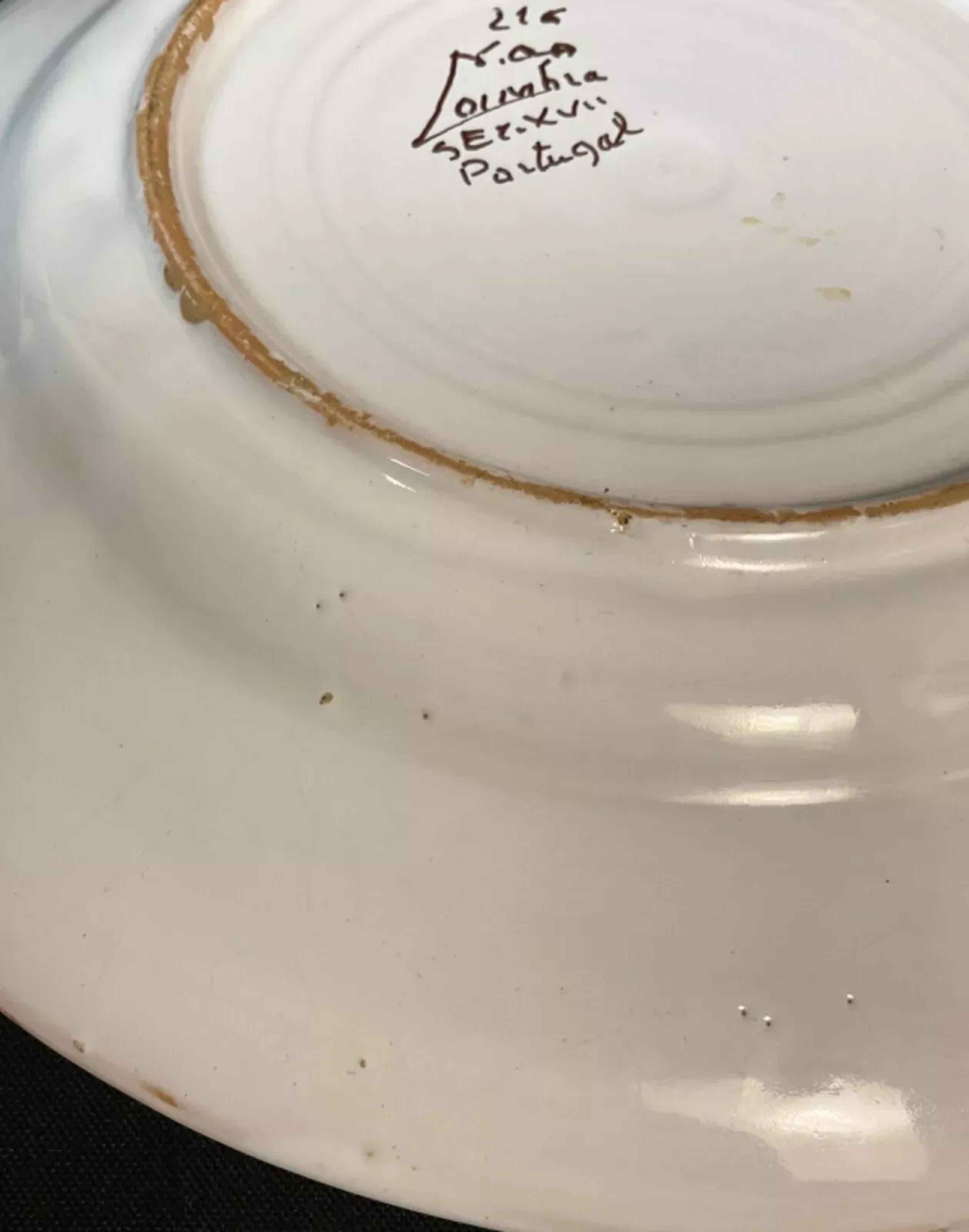 Piatto decorativo portoghese d'epoca dipinto a mano, con motivi floreali e animali - 2Y618 in vendita 3