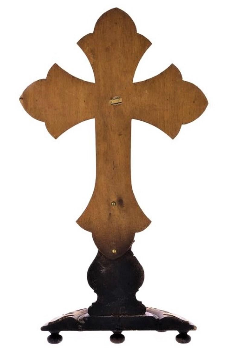 Vintage Portuguese Handcrafted Wooden Stand Cross with Gilt Bronze Christ In Good Condition For Sale In Frankfurt am Main, DE