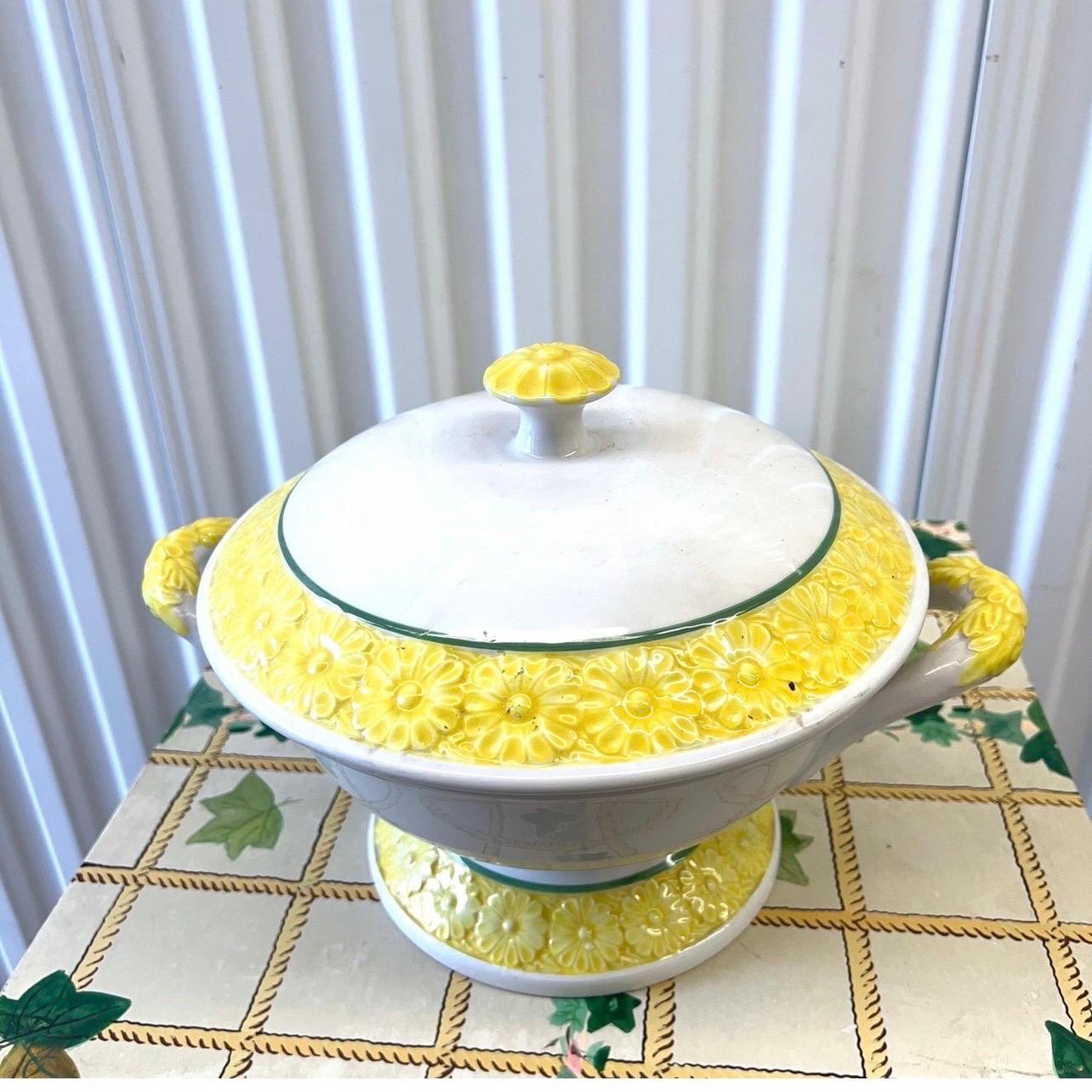 Vintage Portuguese Made Daisy Tureen In Good Condition For Sale In Charleston, SC