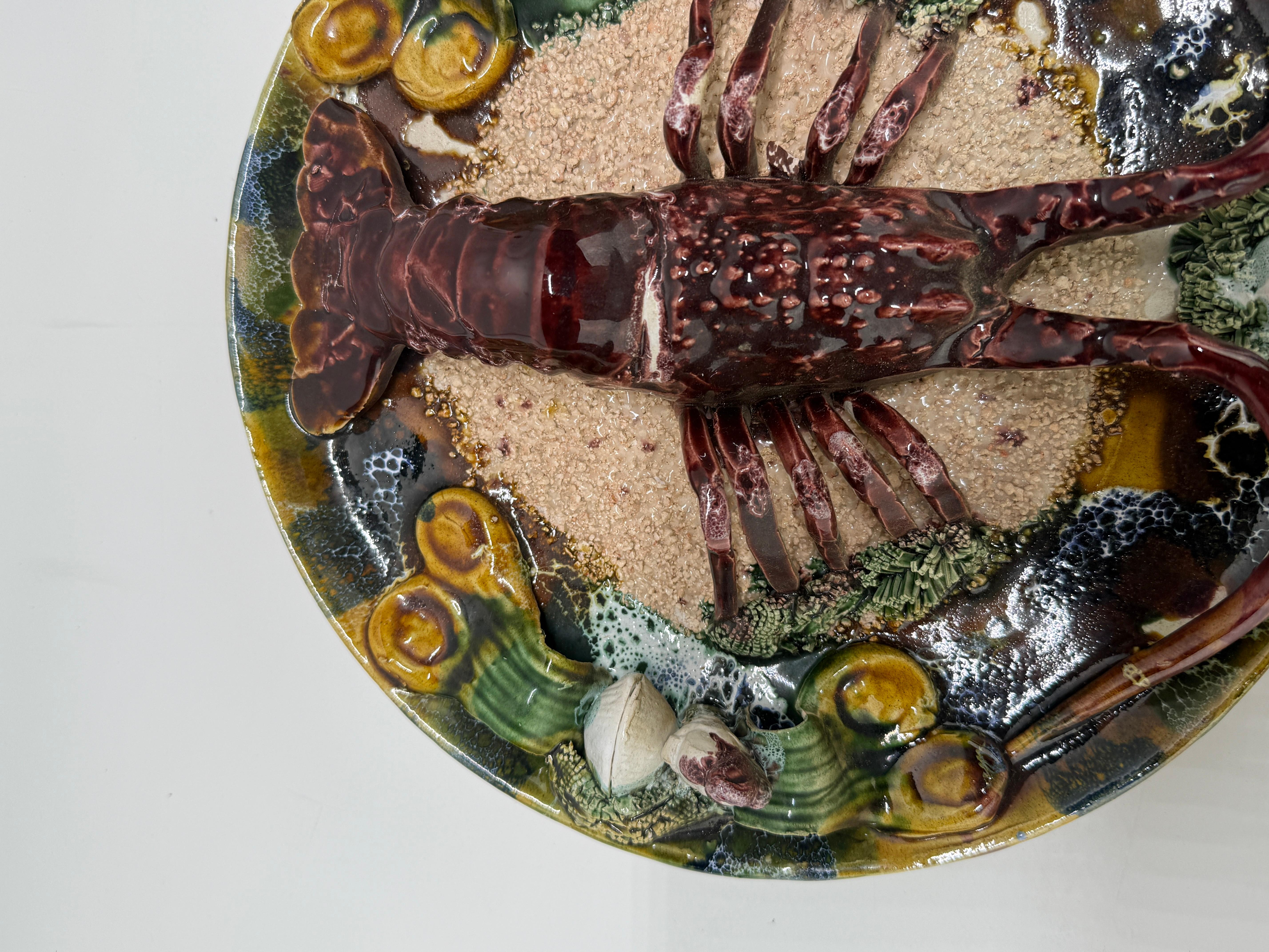 20ième siècle Vintage Portuguese Palissy Majolica Lobster & Sea Themed Ceramic Plate en vente