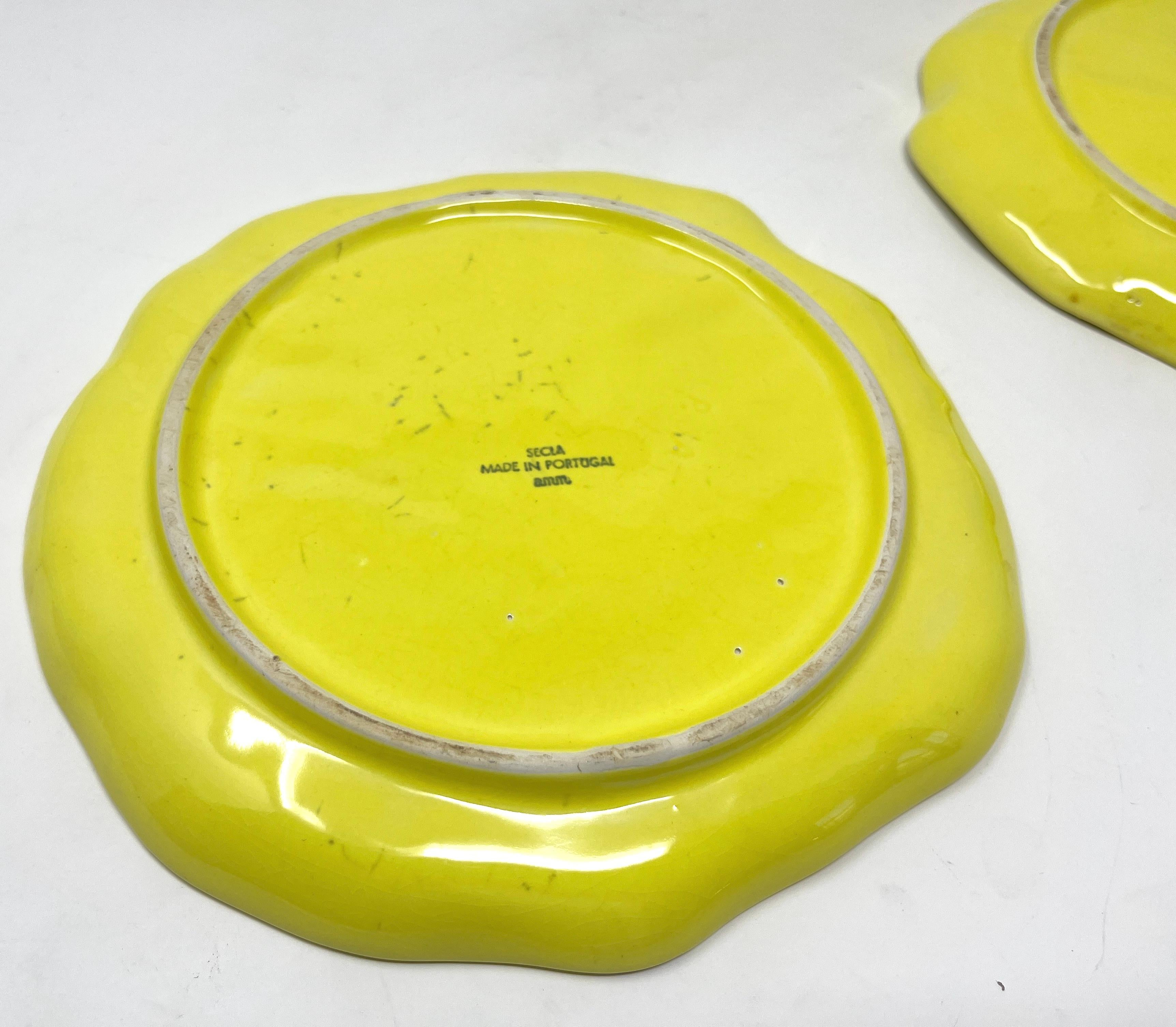 Vintage Portuguese Secla Majolica Lettuce Leaf Lunch Plates, Pair, Lemon Yellow In Fair Condition For Sale In Chicago, IL
