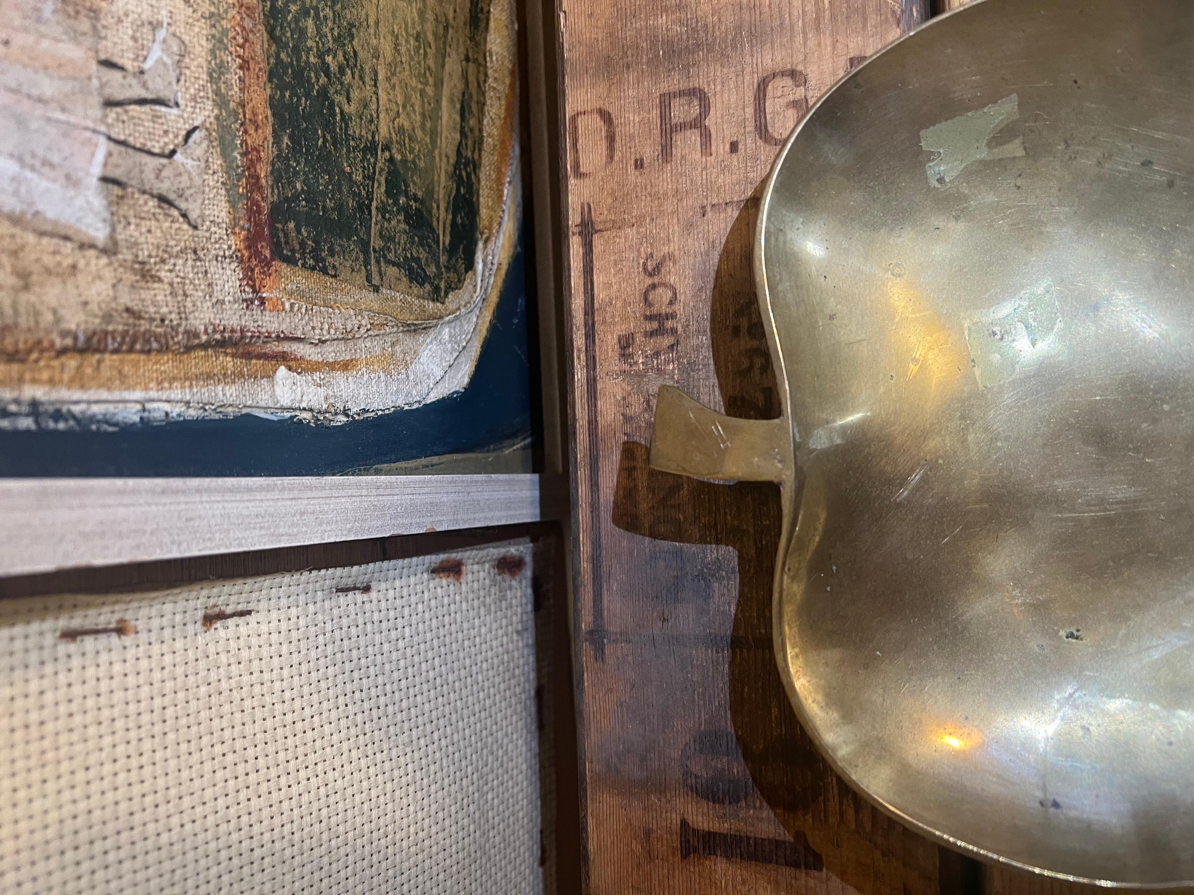 Laiton Vintage éventuellement  Plat à bibelots en laiton en forme de pomme en vente