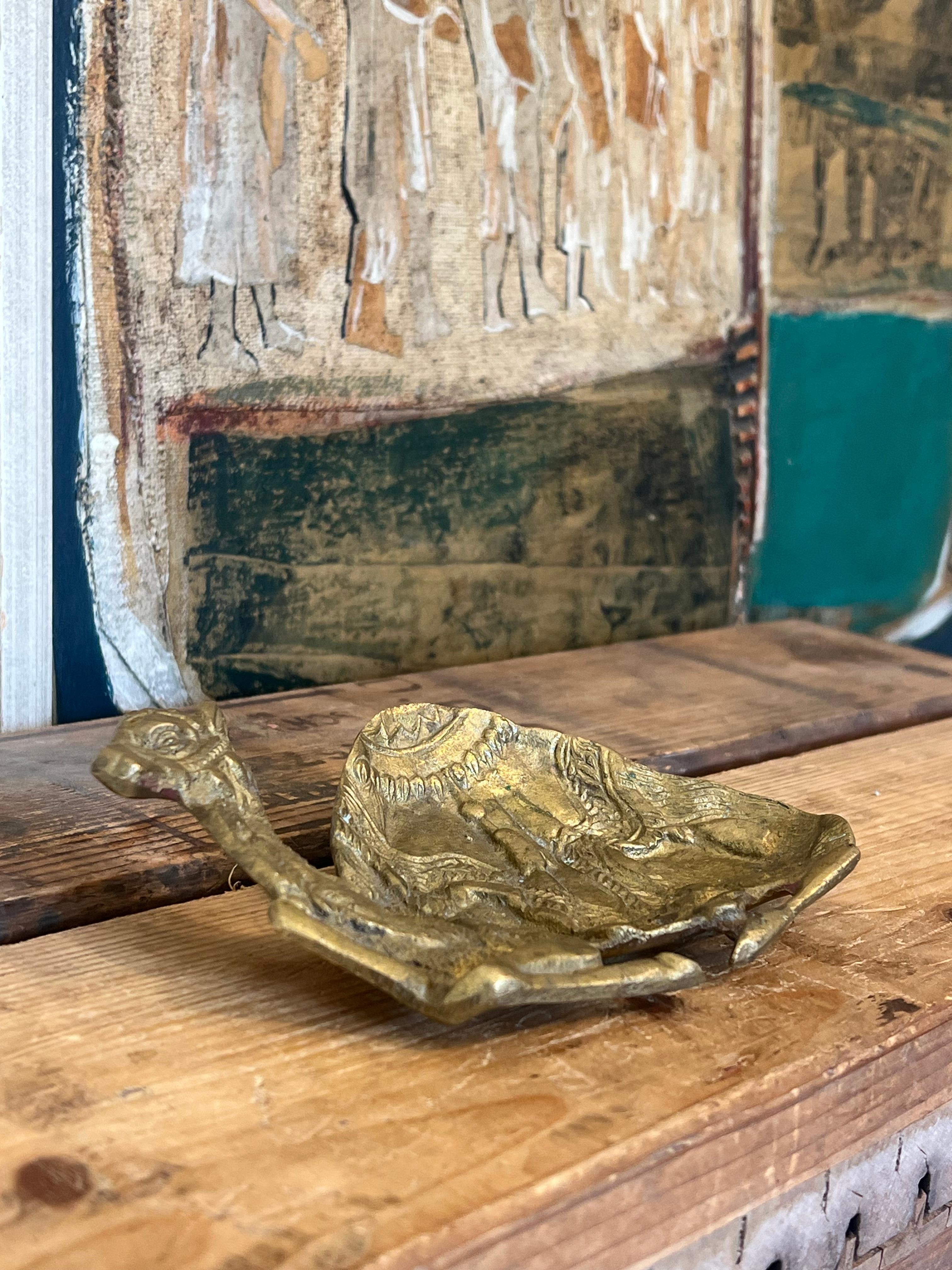 Vintage posiblemente Latón Escultura camello Bandeja decorativa en venta 2