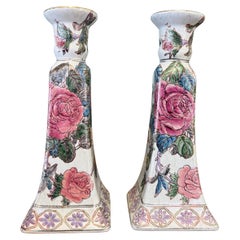 Set von 2 floralen Vintage-Kerzenhaltern aus möglicherweise Porzellan im Chinoiserie-Stil