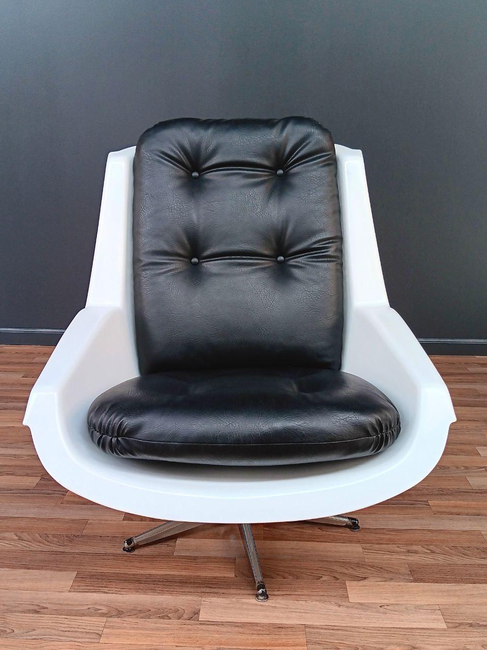 Swiss Vintage Post Modern “Alfa” Lounge Chair by Paul Tuttle For Sale