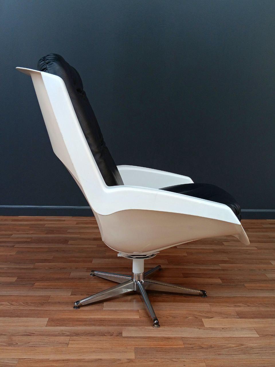 Late 20th Century Vintage Post Modern “Alfa” Lounge Chair by Paul Tuttle