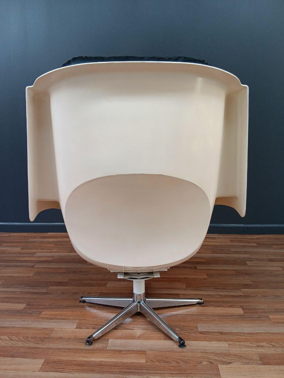 Metal Vintage Post Modern “Alfa” Lounge Chair by Paul Tuttle For Sale