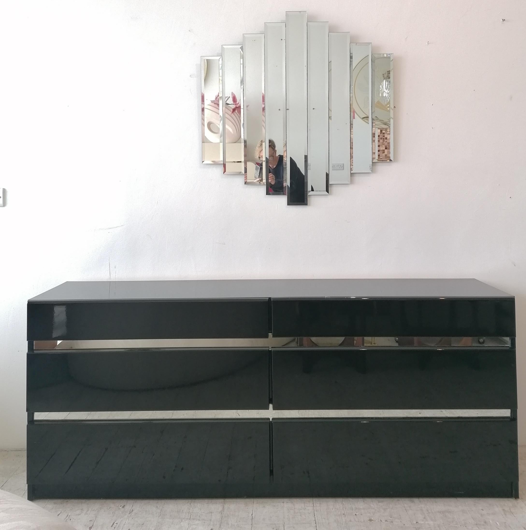 1980s art deco revival black lacquer sideboard with drawers / dresser, by Millennium, USA. Looks like chrome edging, but is actually mirror glass. In great vintage condition, ie very minor scuffs and scratches. See video for clearest view.

We also